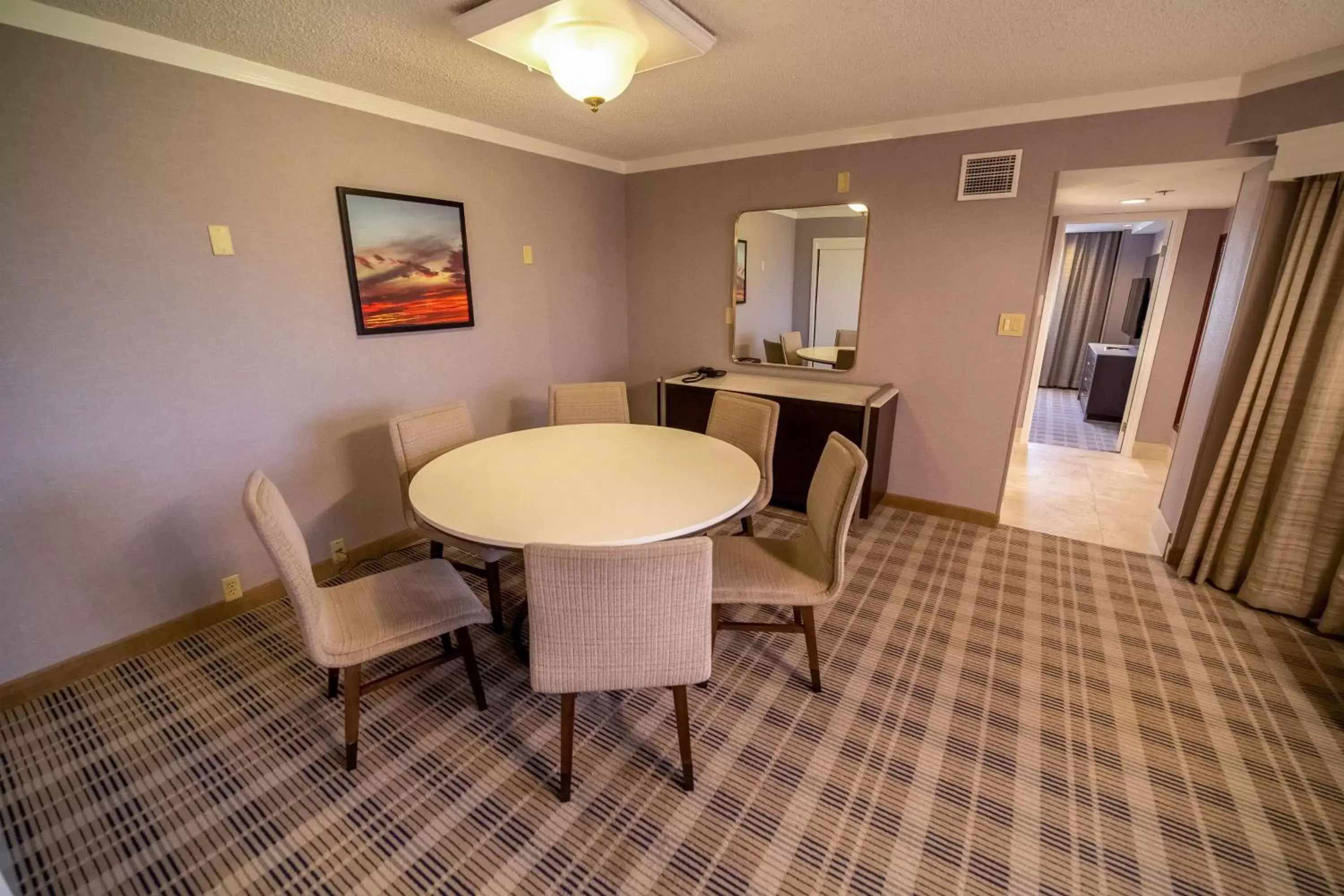 Living room, Dining Area in Embassy Suites by Hilton Kansas City Overland Park