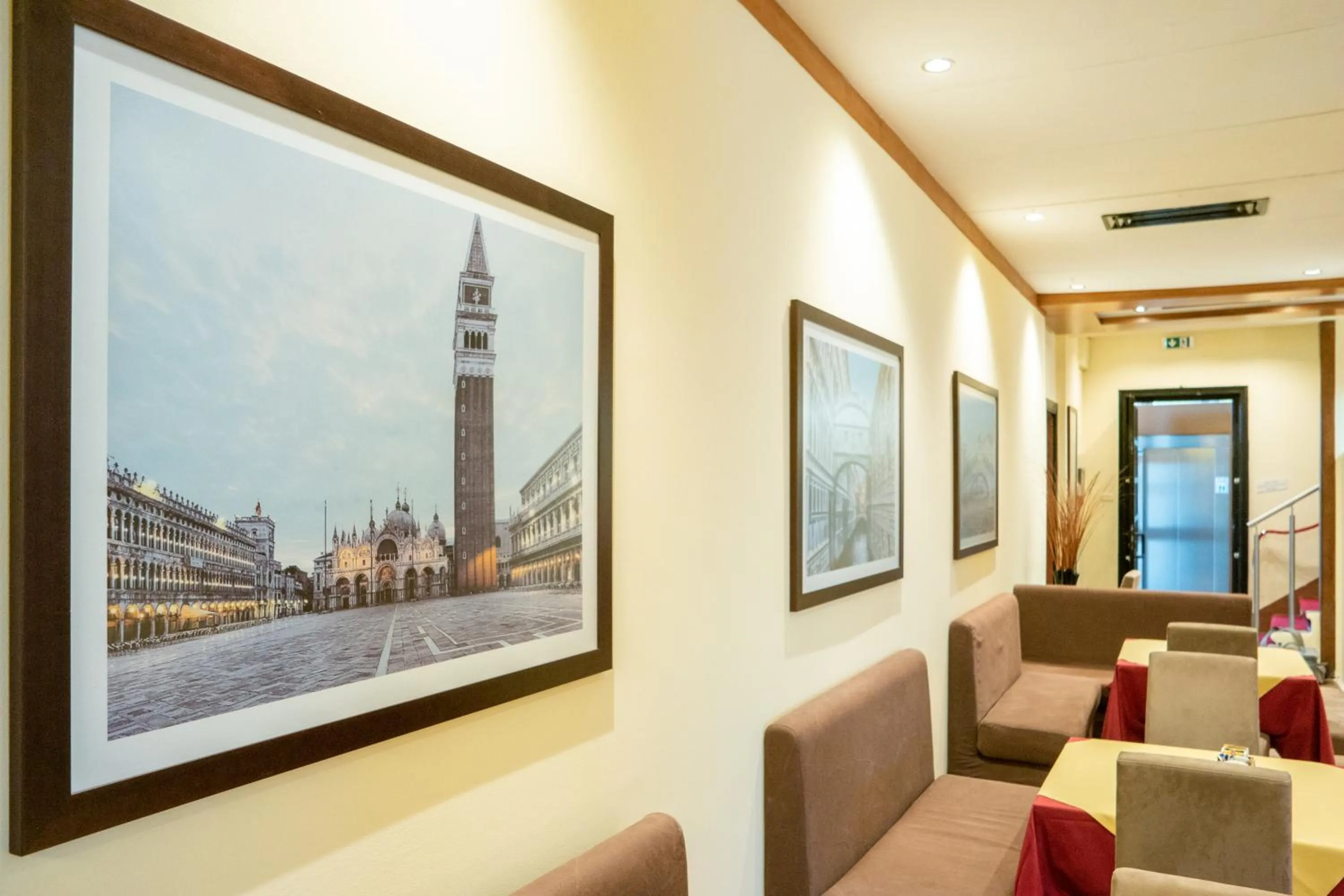 Living room in Hotel Autoespresso Venice - Atika & Atif