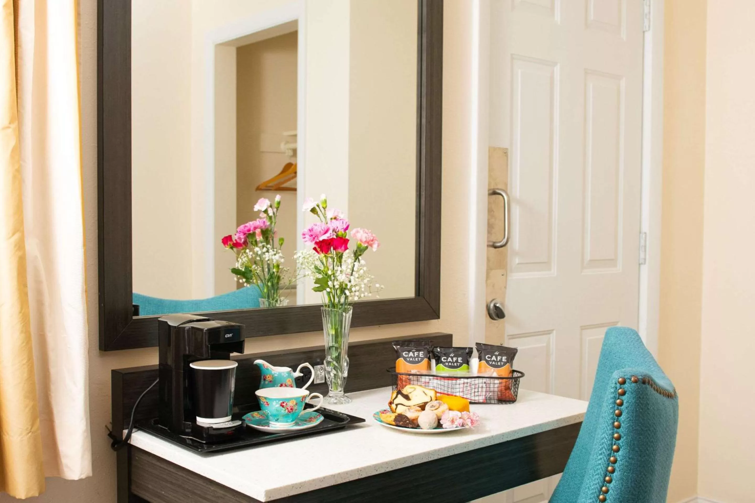 Bedroom in Rodeway Inn Middletown - Newport