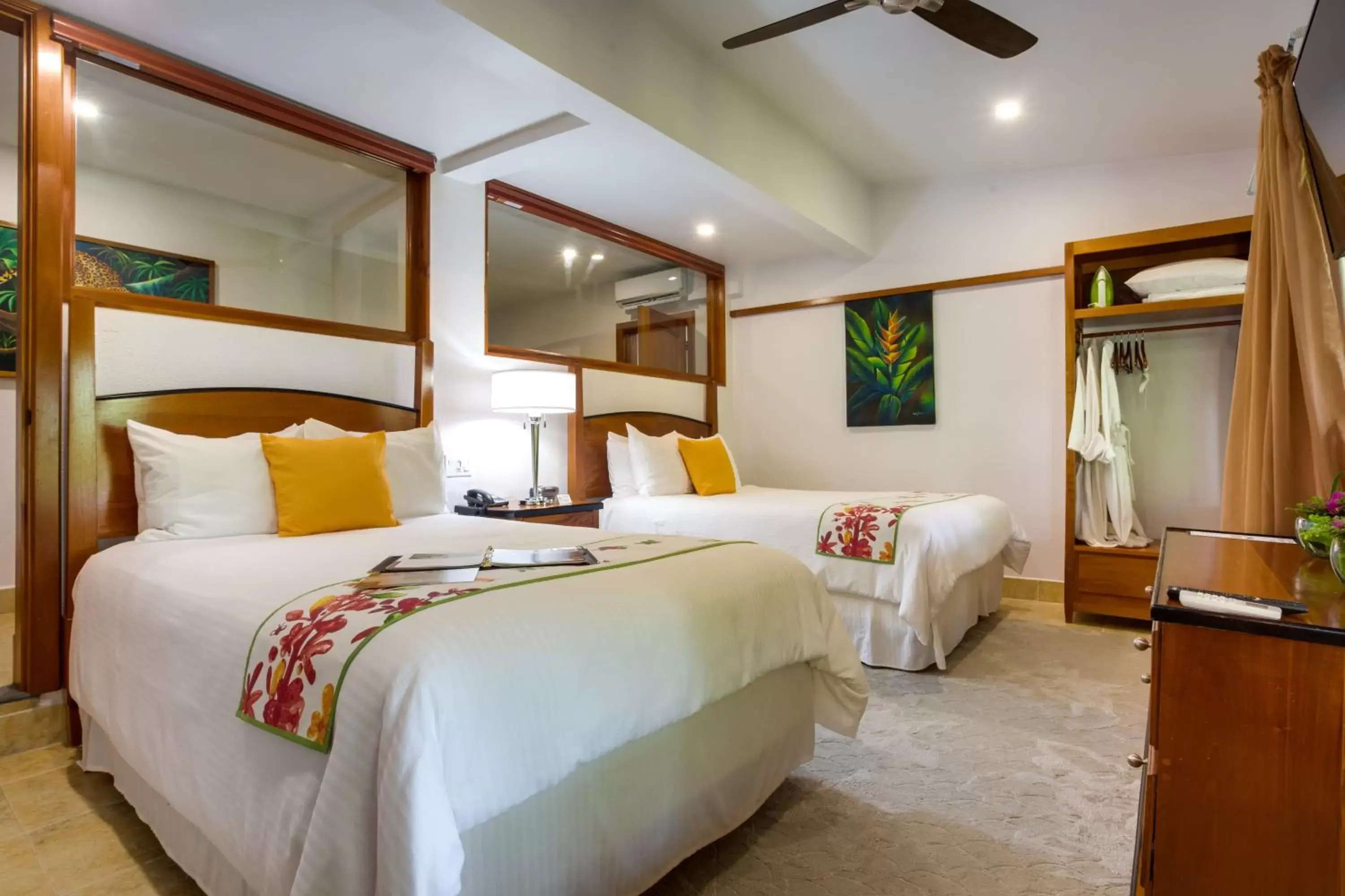 Photo of the whole room, Bed in San Ignacio Resort Hotel
