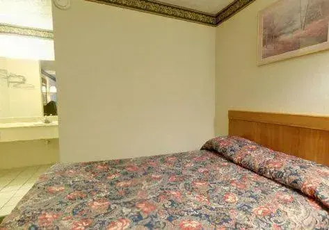 Photo of the whole room, Bed in Americas Best Value Inn - Athens