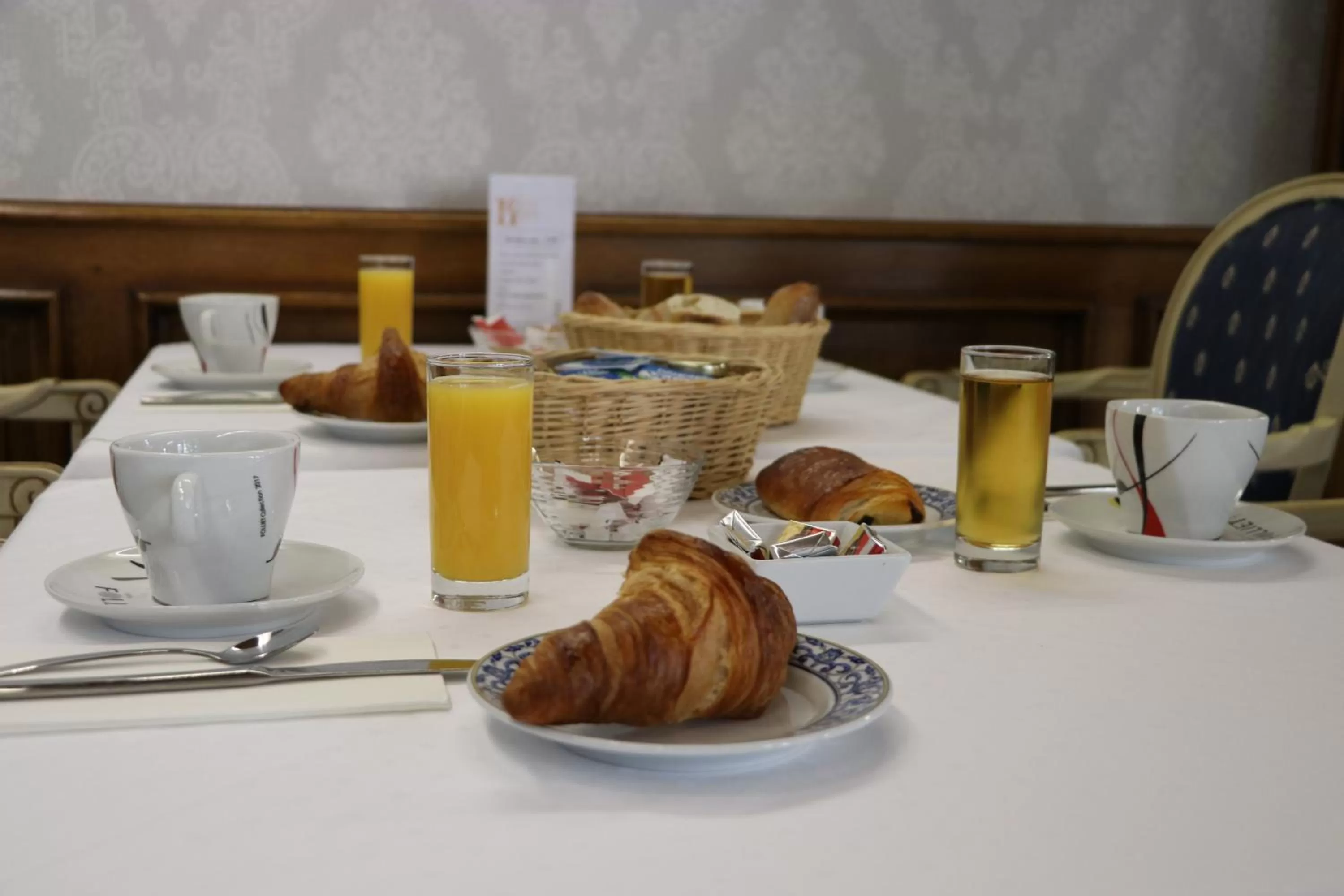 Food and drinks in Hotel Eden