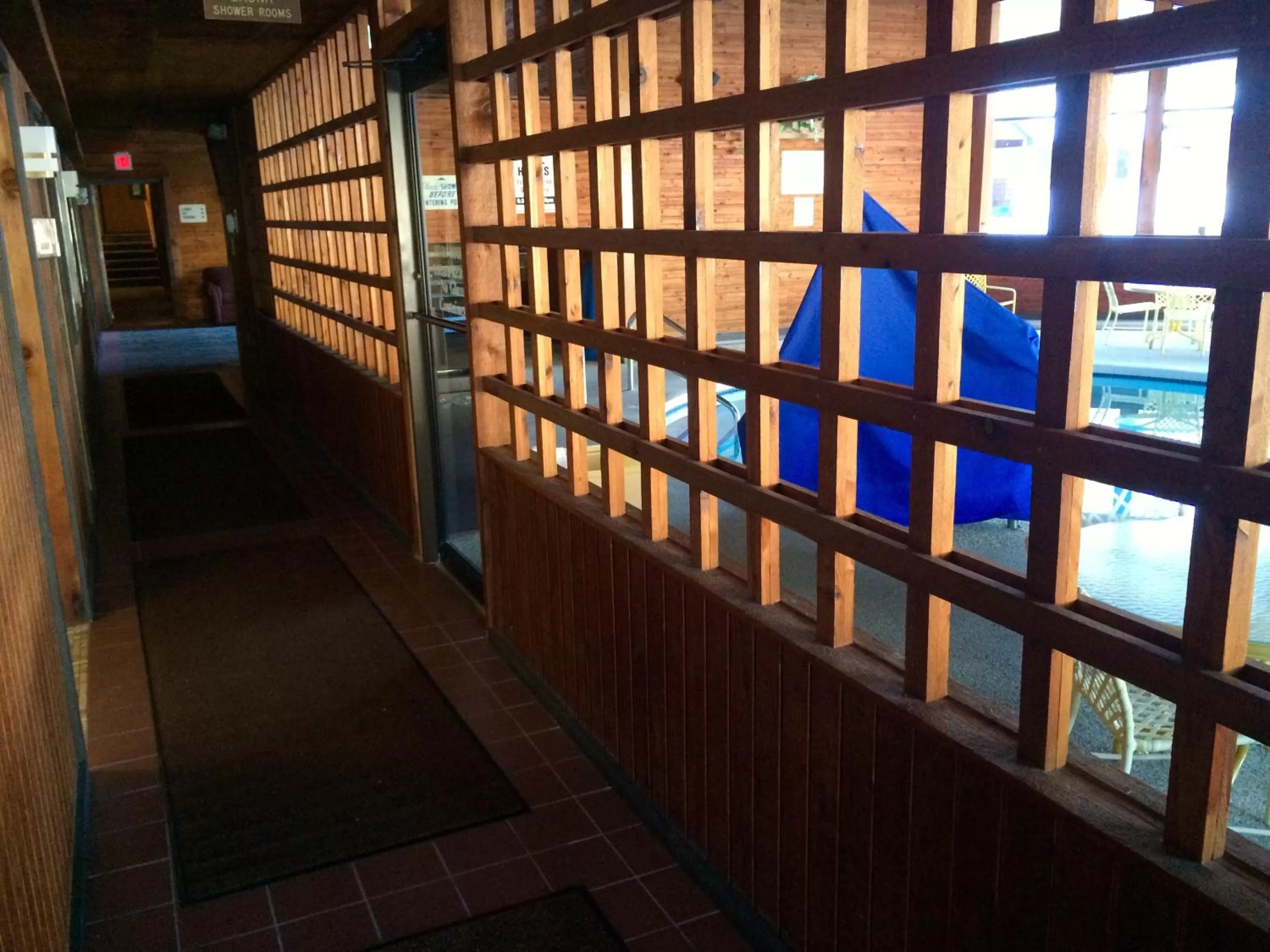 Swimming pool in Cedar Motor Inn