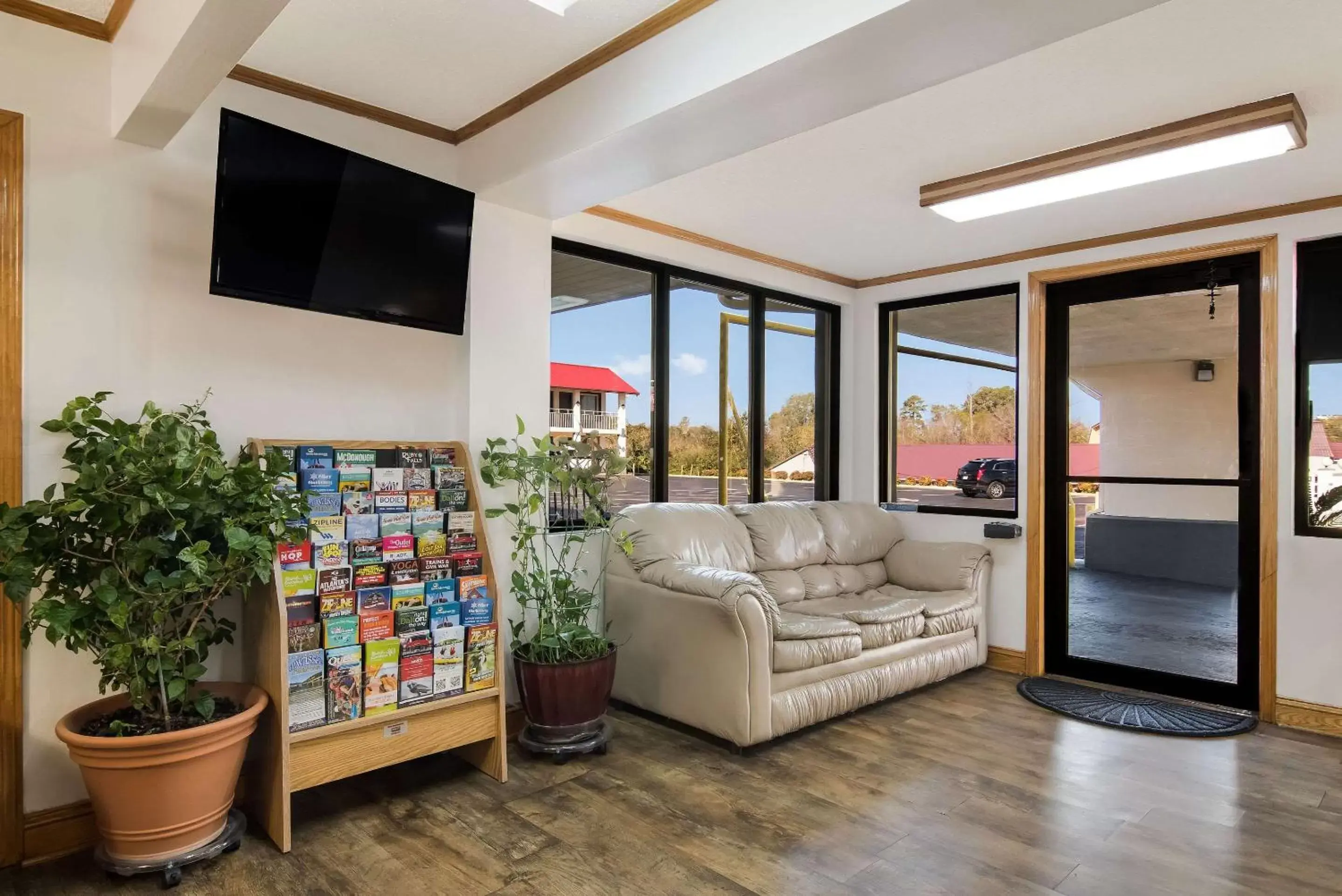 Lobby or reception, Seating Area in Econo Lodge Calhoun North Damascus