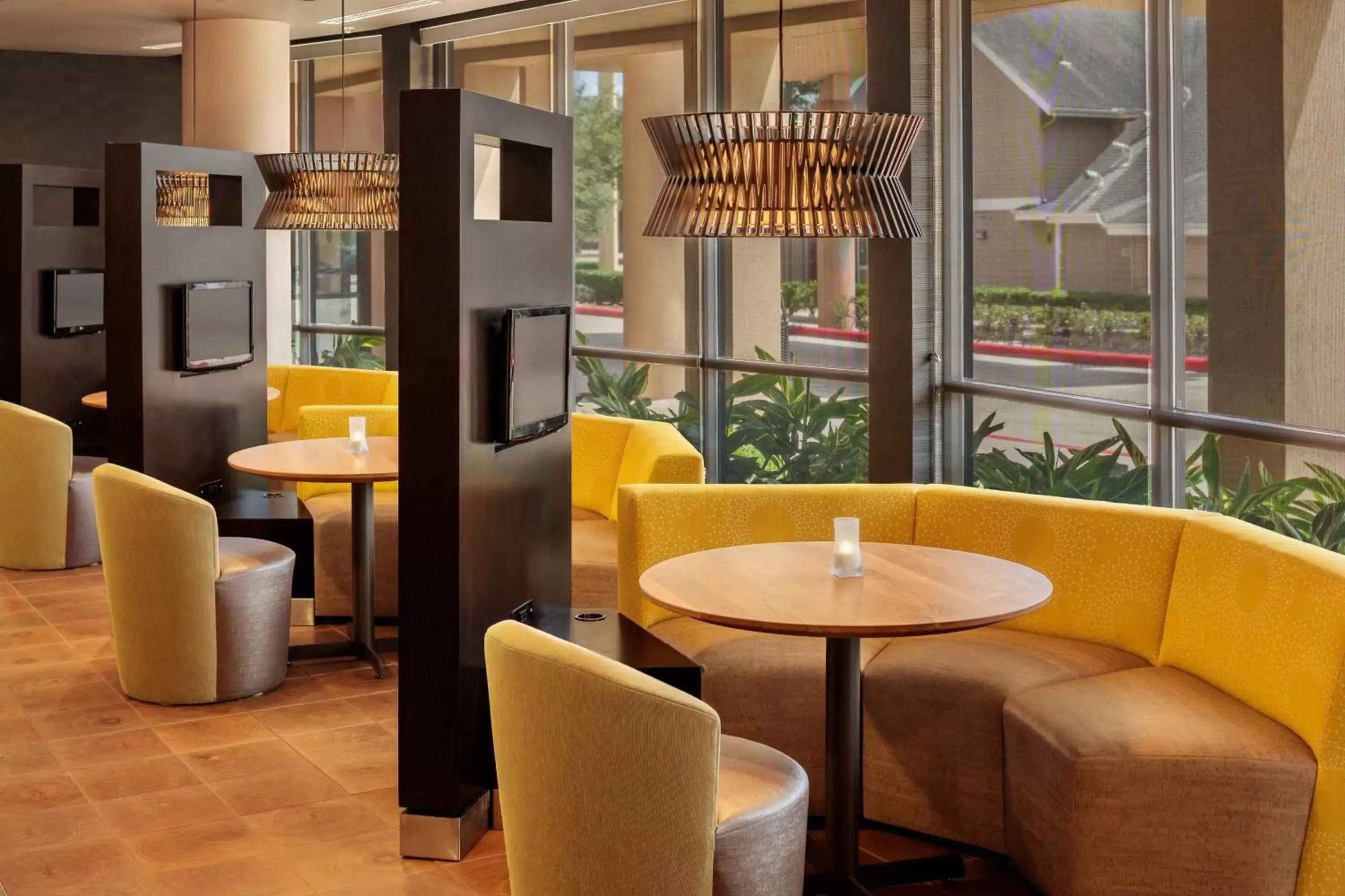 Restaurant/places to eat, Lounge/Bar in Courtyard by Marriott Houston Medical Center/NRG Park