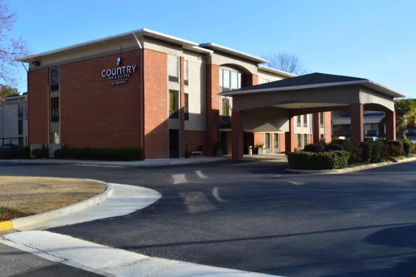 Property Building in Country Inn & Suites by Radisson, Alpharetta, GA