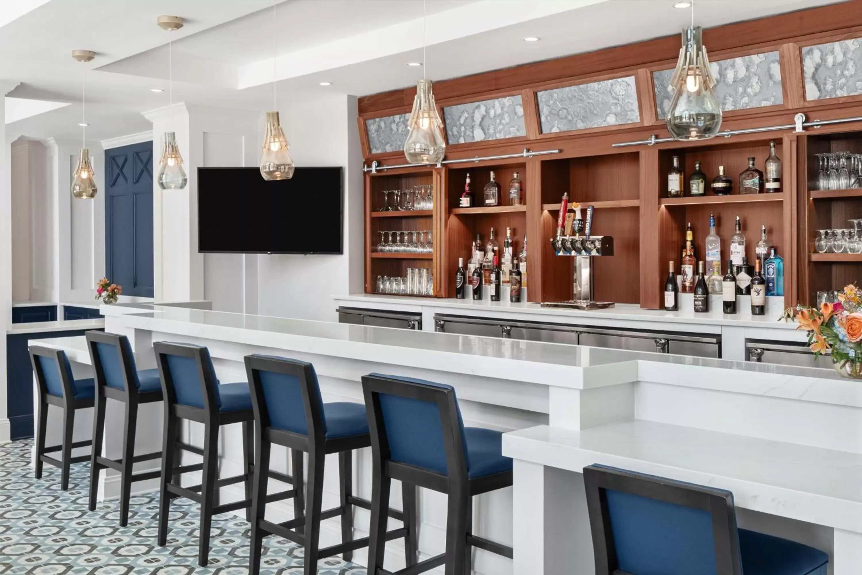 Lounge or bar, Lounge/Bar in Embassy Suites by Hilton Charleston Harbor Mt. Pleasant