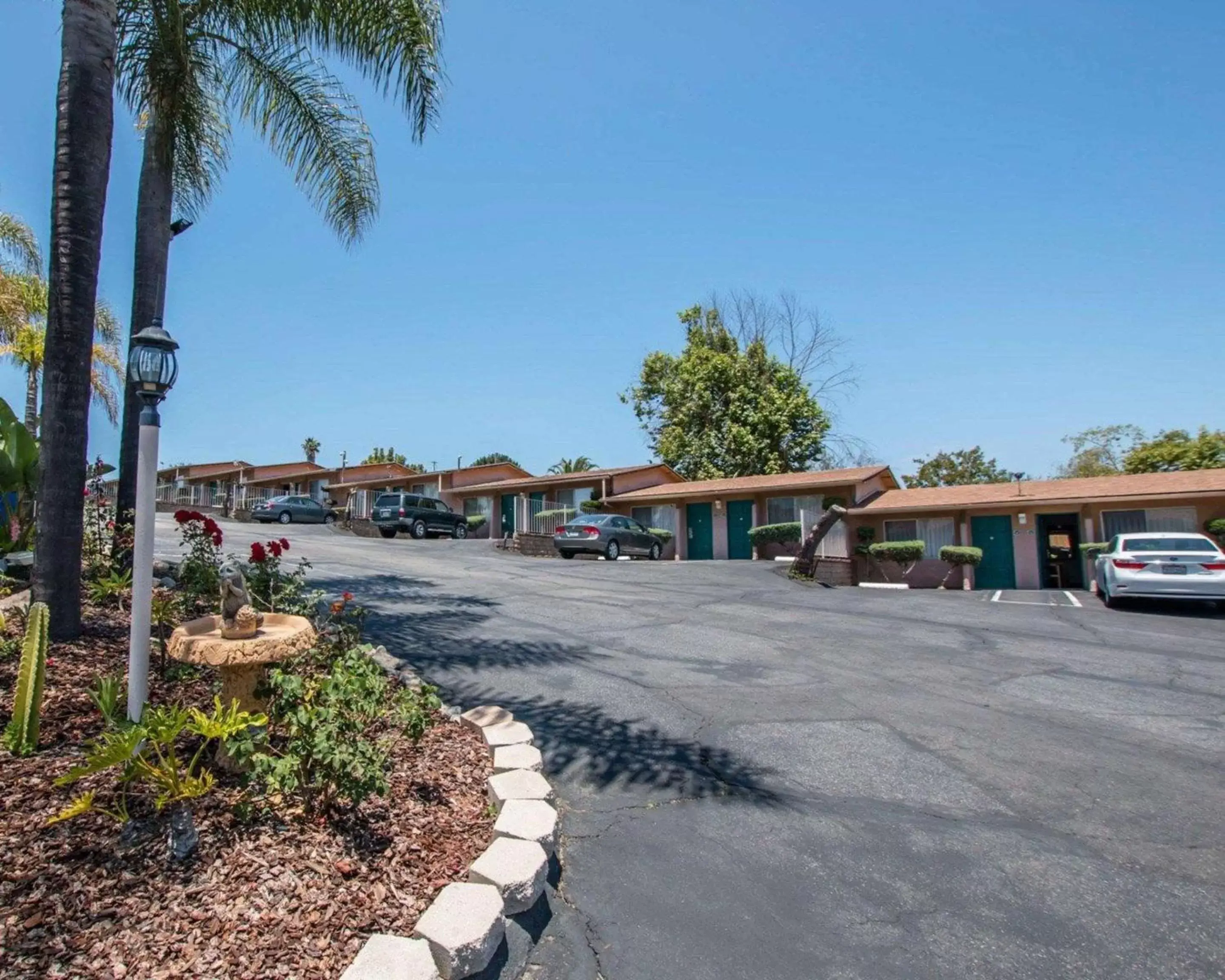 Property building in Rodeway Inn Fallbrook Downtown