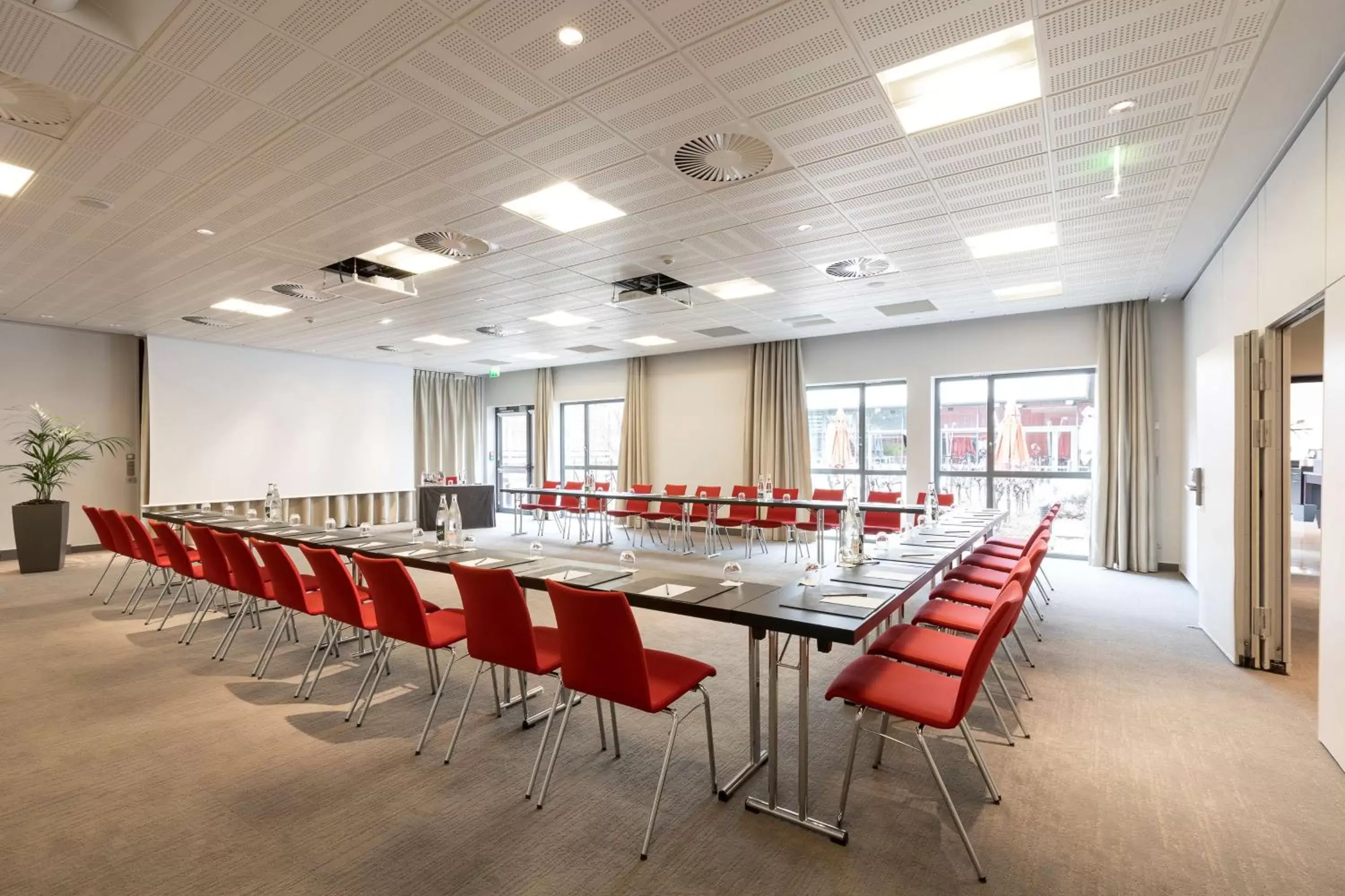 Meeting/conference room in Radisson Blu Hotel, Paris Boulogne