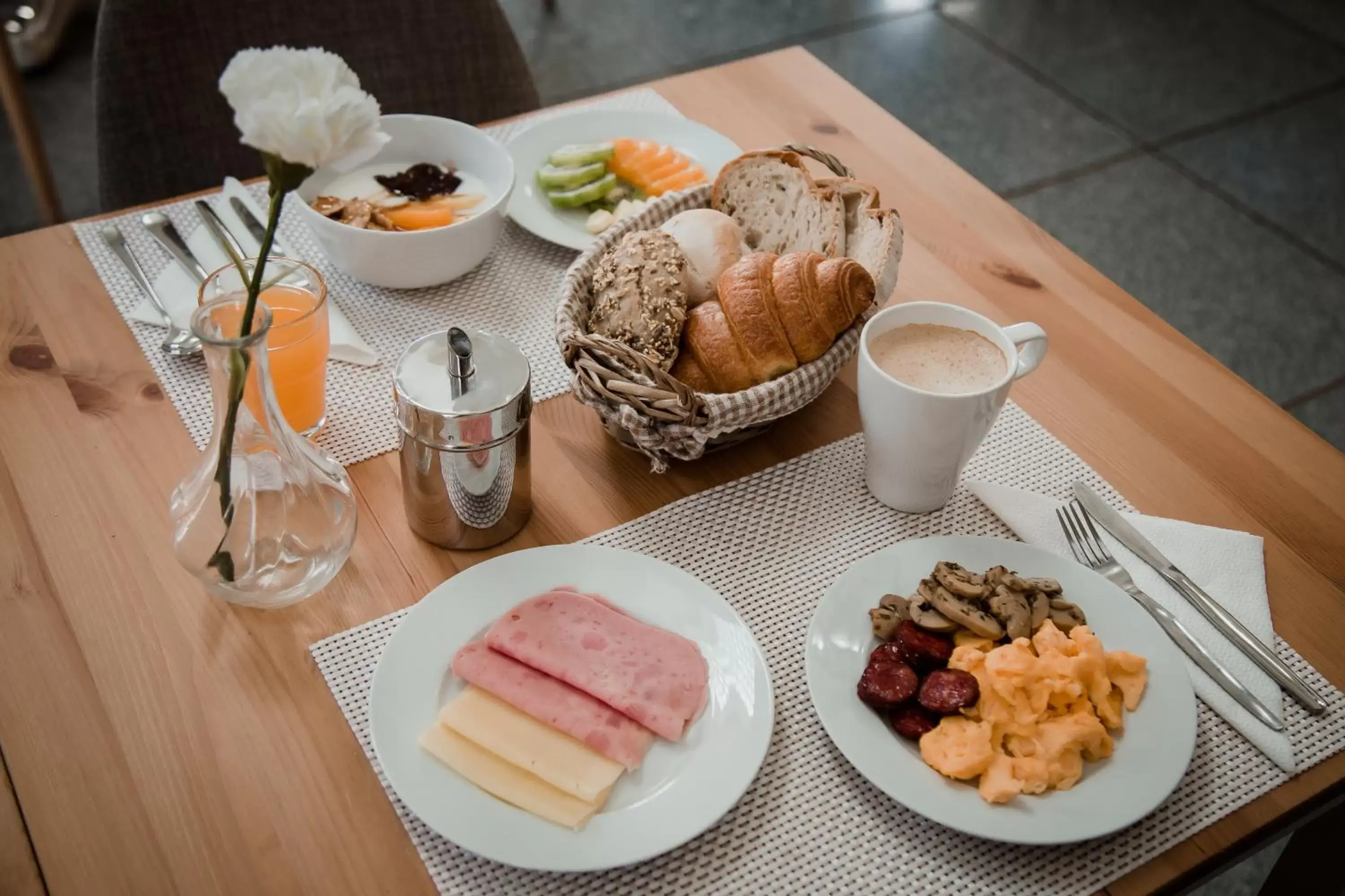 Breakfast in Hotel Laitau