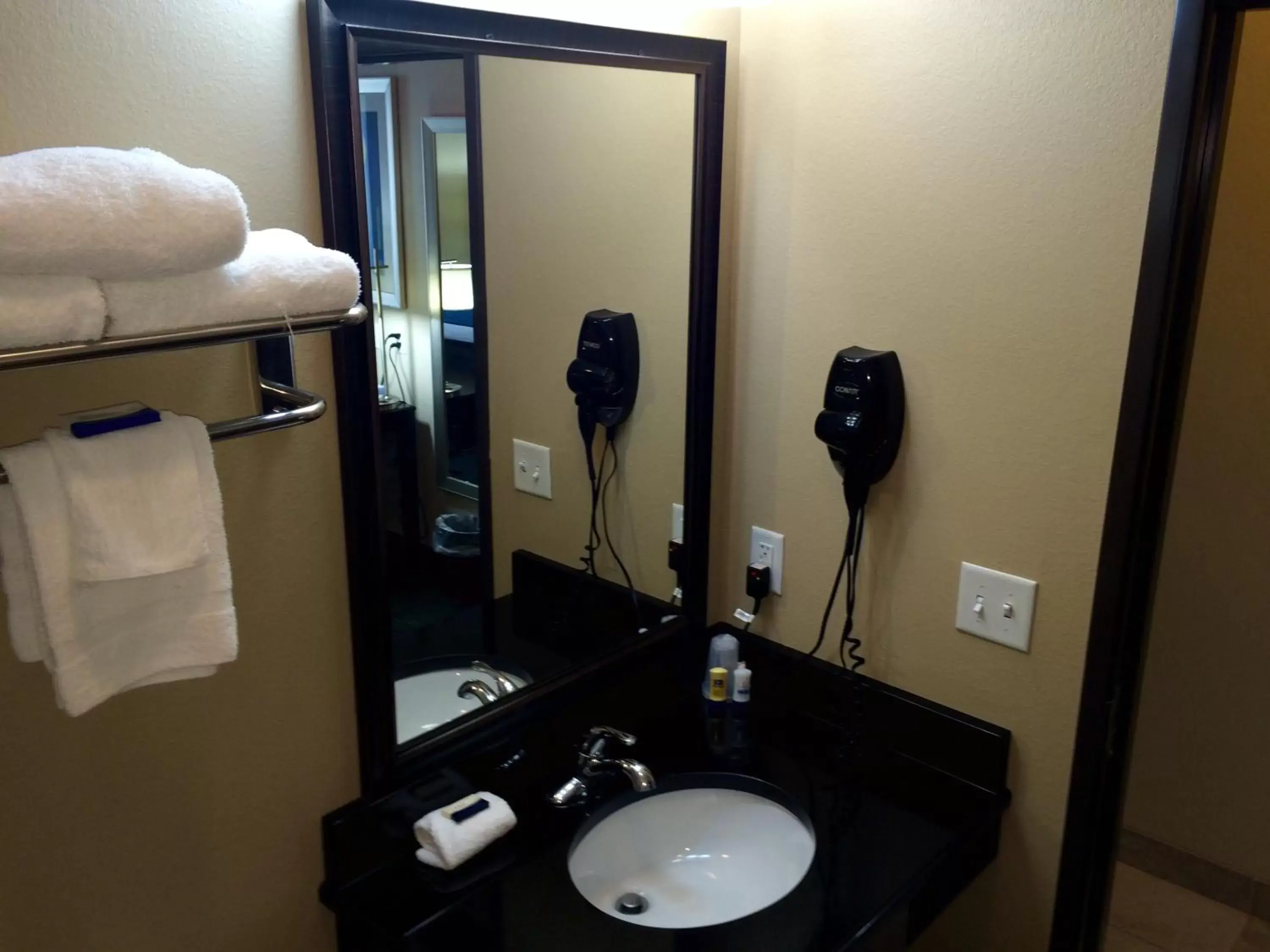 Toilet, Bathroom in Cityview Inn & Suites Downtown /RiverCenter Area
