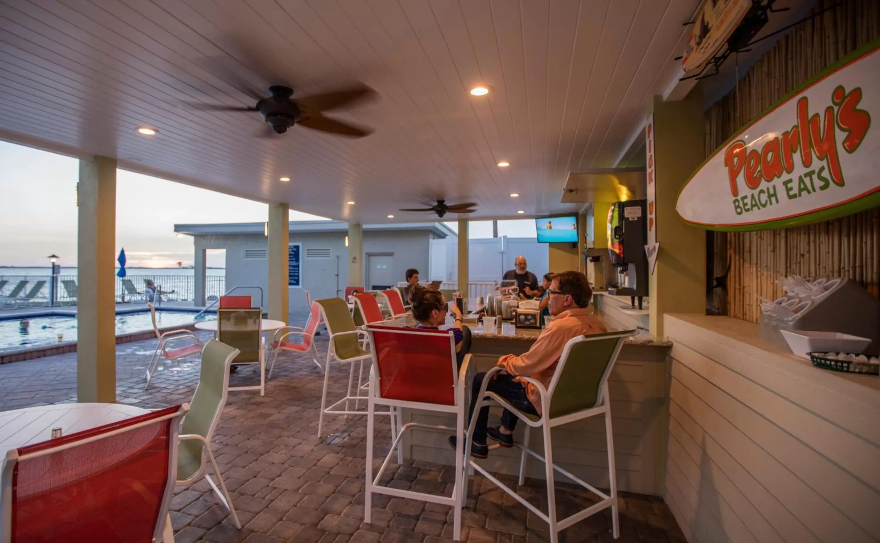 Restaurant/Places to Eat in Sailport Waterfront Suites
