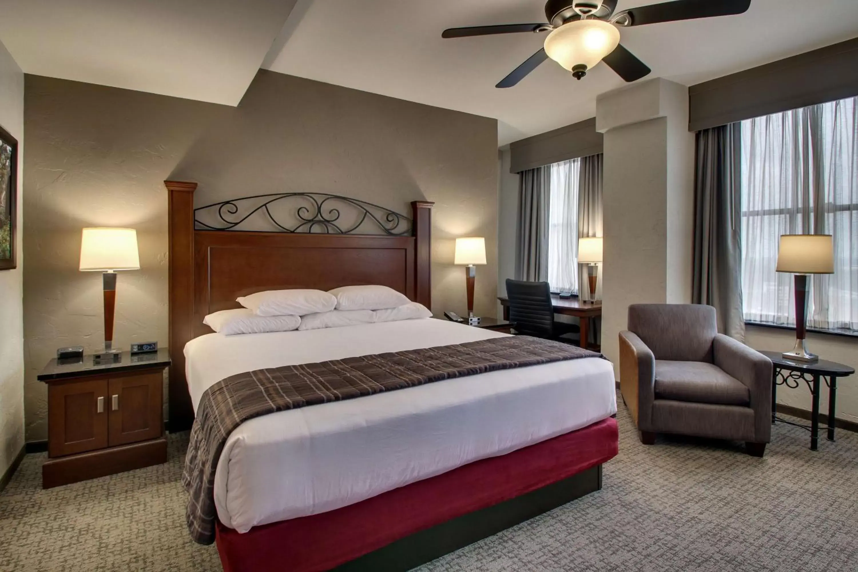 Bedroom, Bed in Drury Plaza Hotel San Antonio Riverwalk