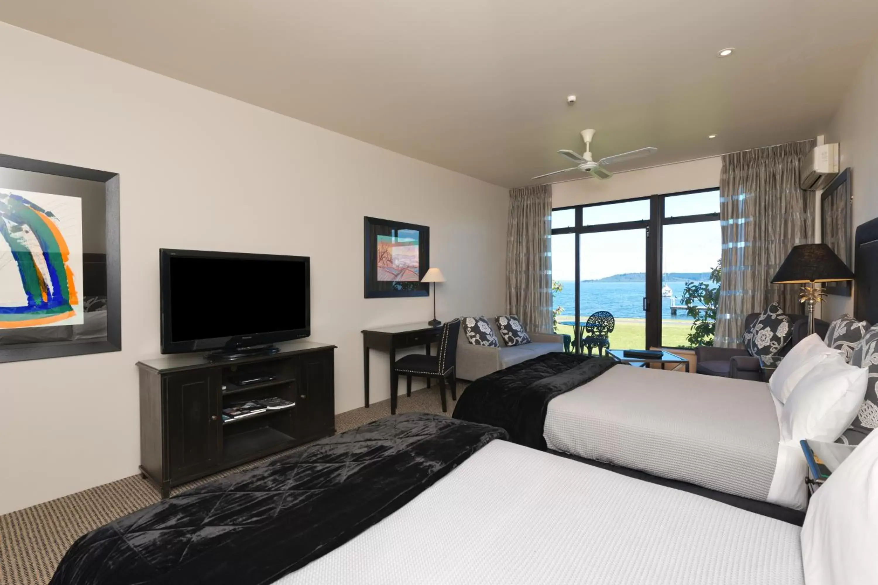 TV and multimedia in Millennium Hotel & Resort Manuels Taupo