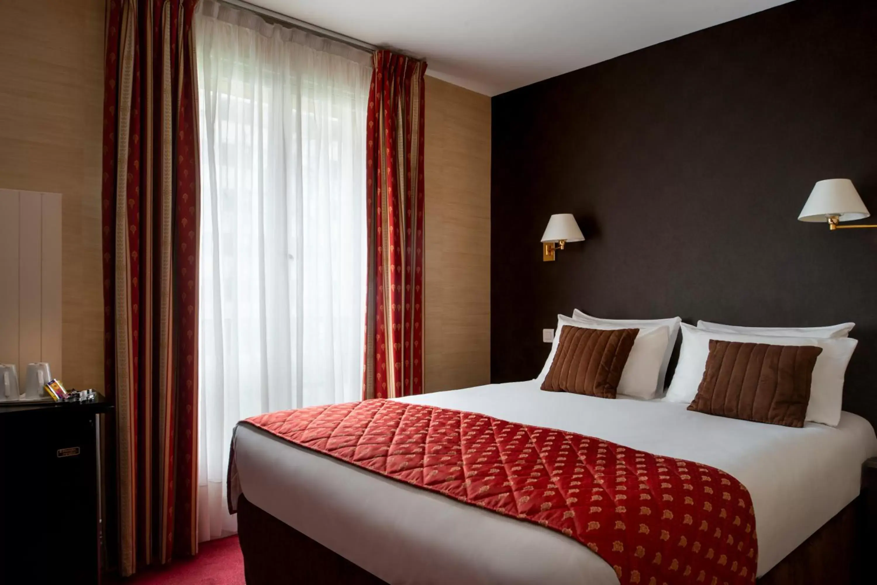 Bed in Abaca Messidor by Happyculture Bed in Abaca Messidor by Happyculture