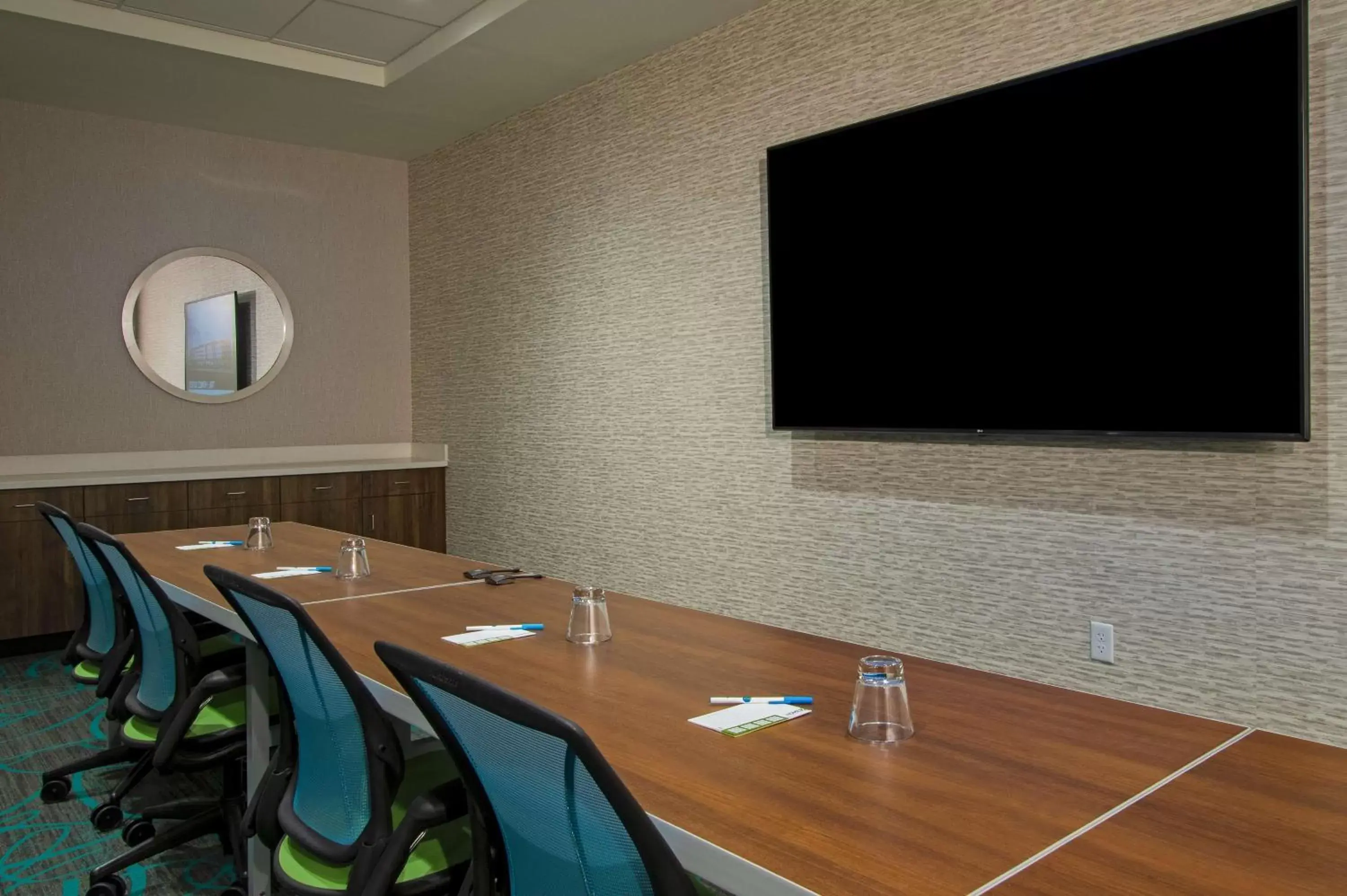 Meeting/conference room, TV/Entertainment Center in Home2 Suites By Hilton Grove City Columbus