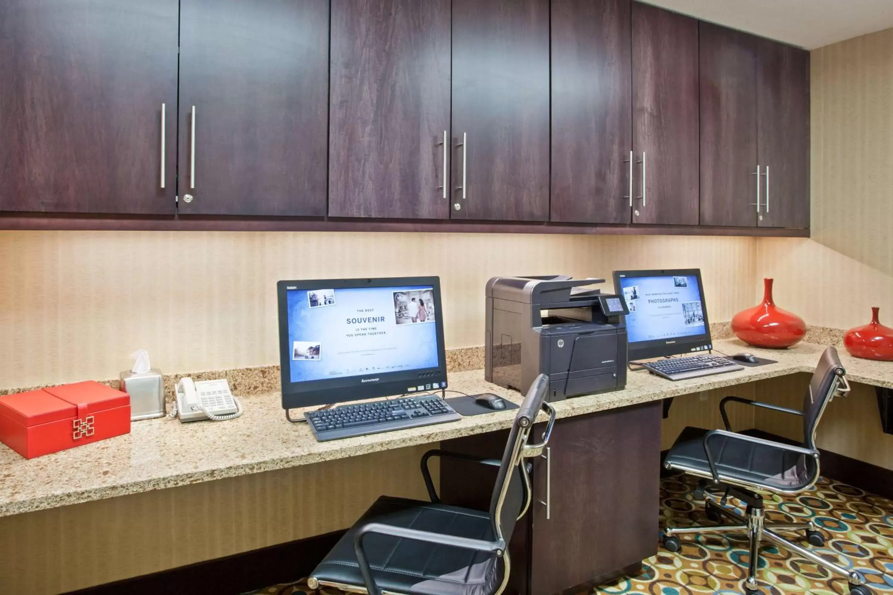 Business facilities, Business Area/Conference Room in Hampton Inn North Sioux City