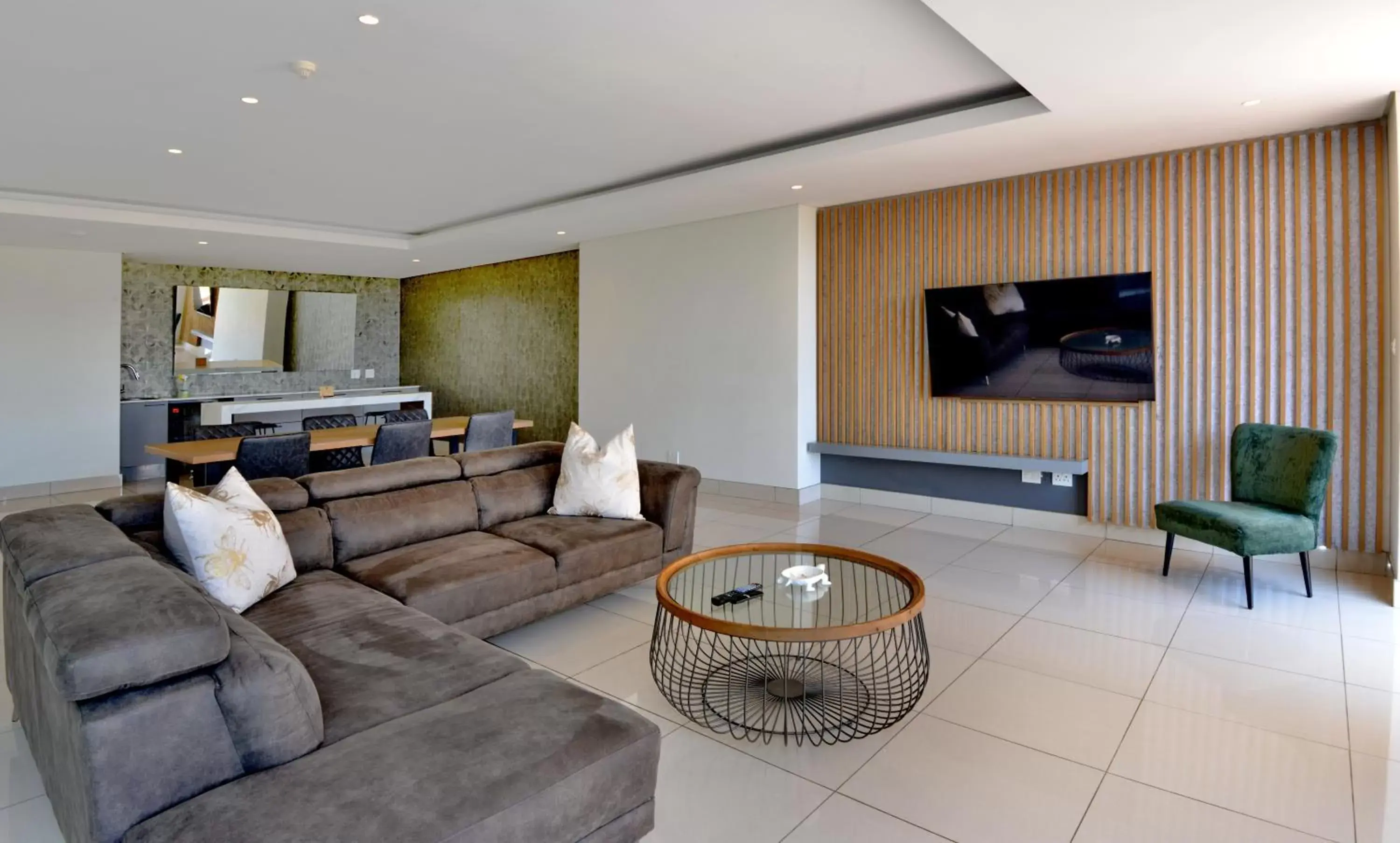 TV and multimedia, Seating Area in The Houghton Hotel, Spa, Wellness & Golf