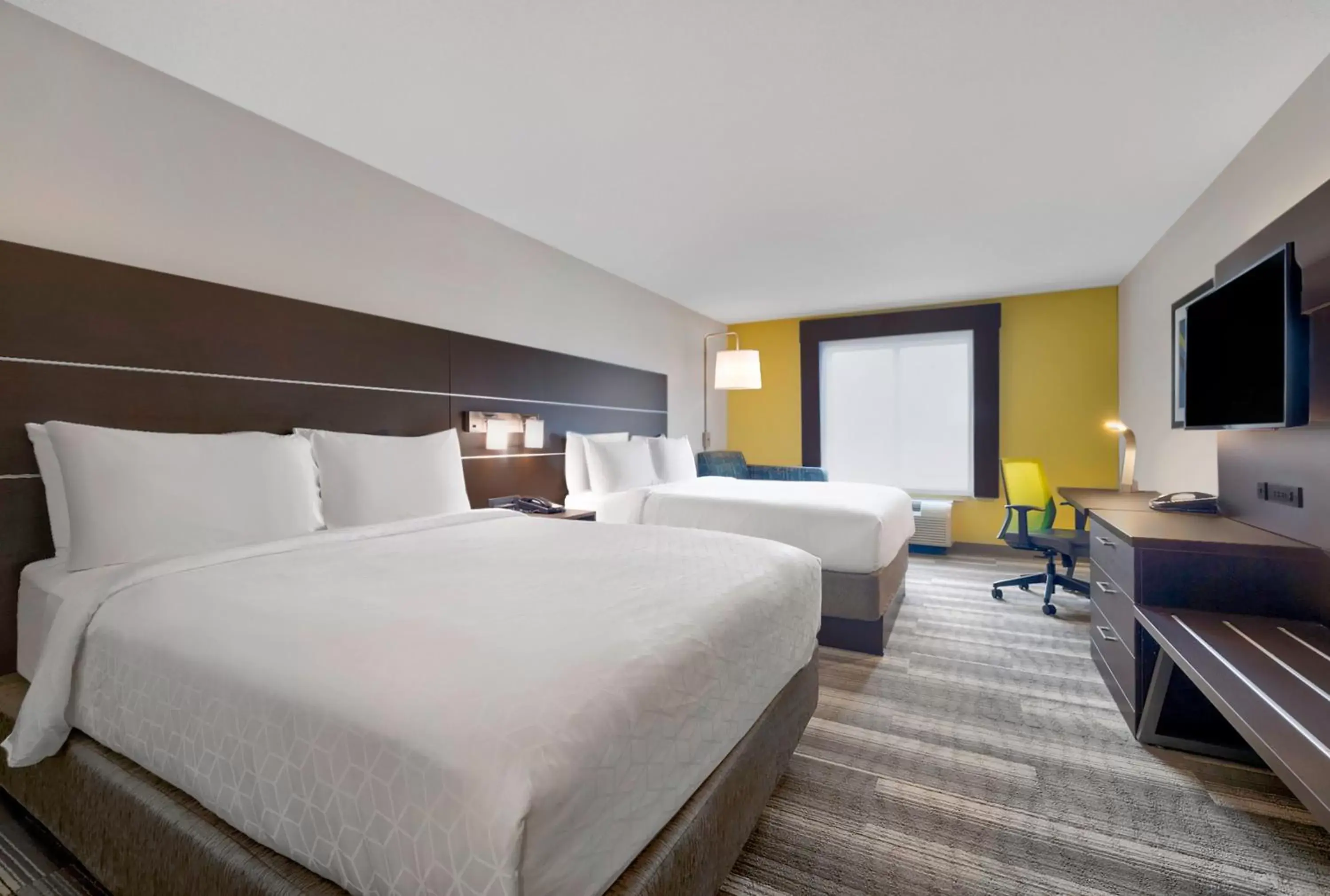 Photo of the whole room, Bed in Holiday Inn Express Hotel & Suites Kansas City - Grandview, an IHG Hotel