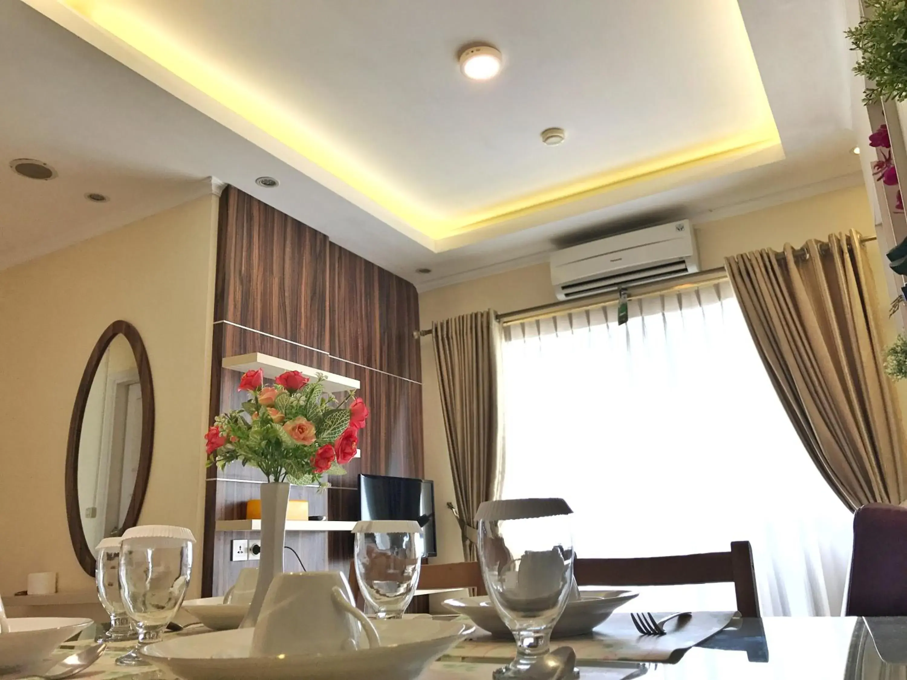 Dining Area in Ravarine Suite Apartment