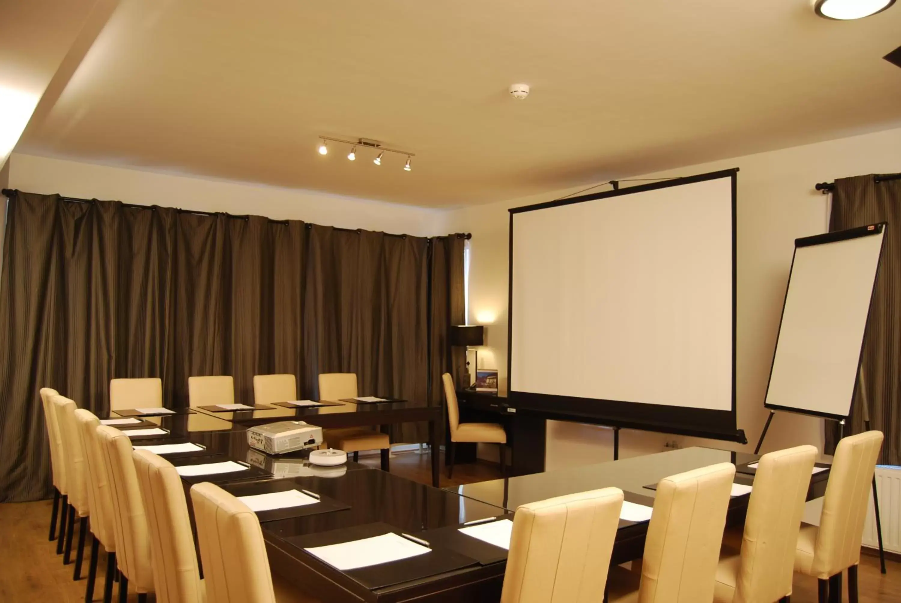 Business facilities, Business Area/Conference Room in Escala Hotel & Suites
