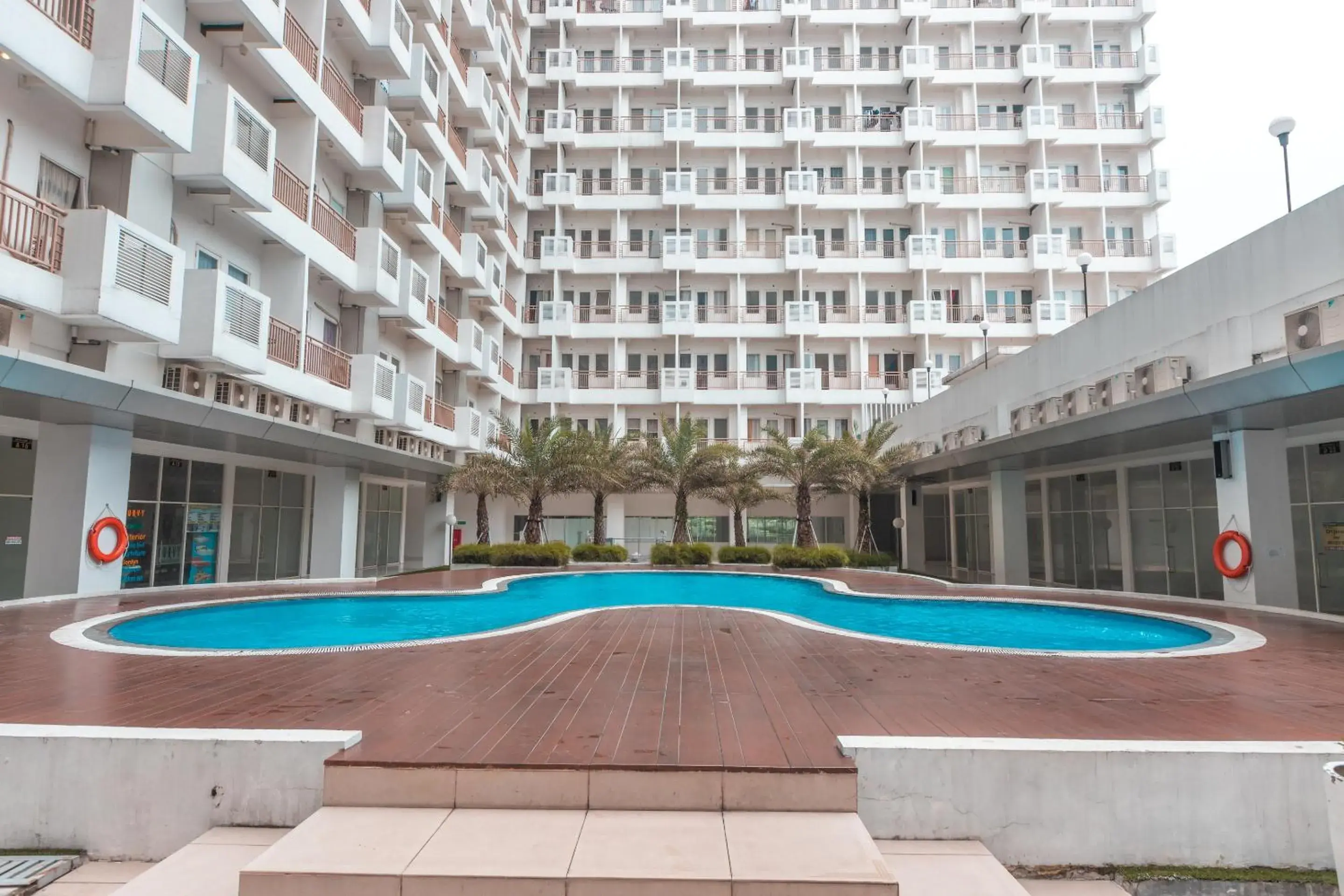 Swimming Pool in OYO 1948 Apartement Sentul Tower