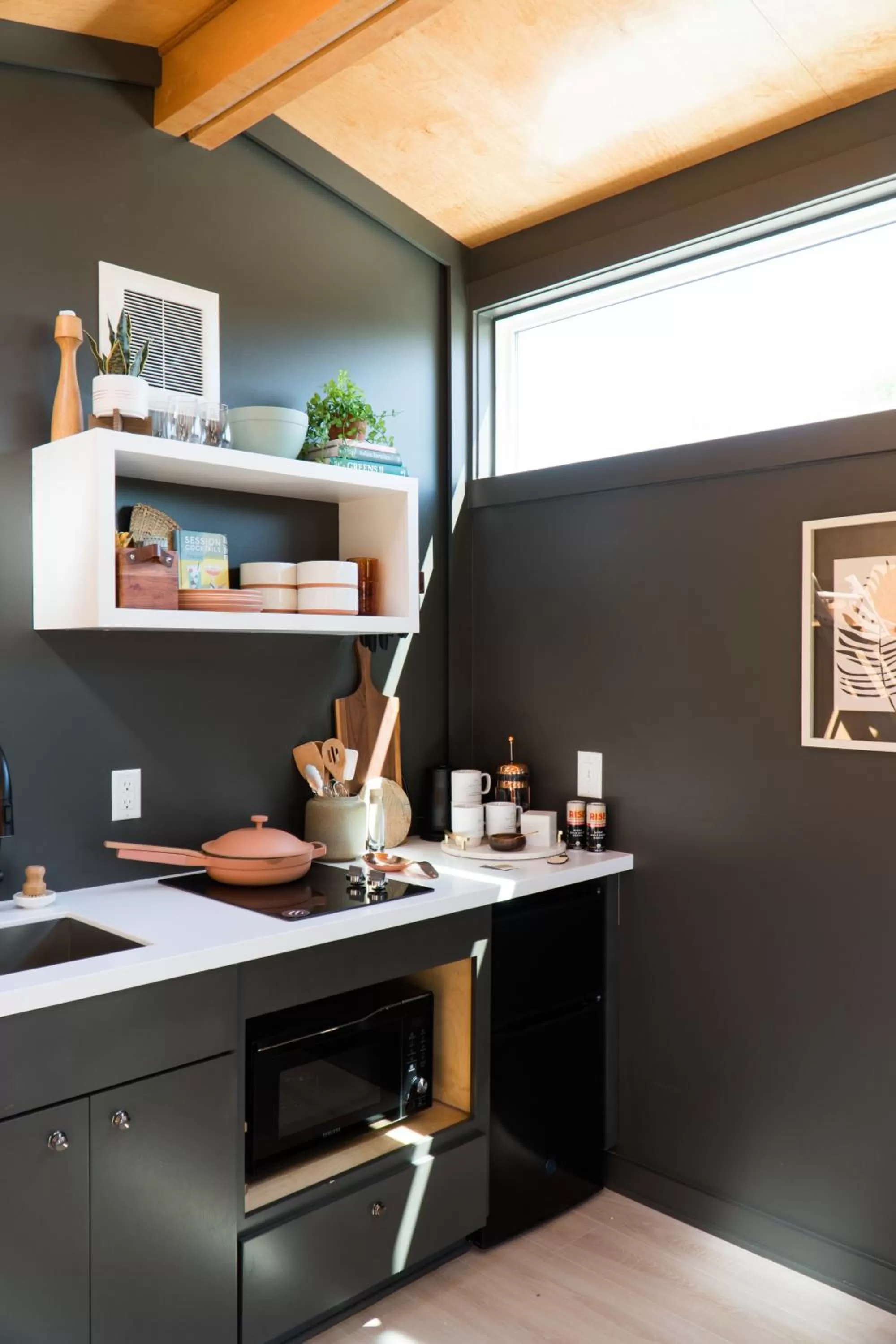 Coffee/tea facilities in Ironwood Grove, Tiny House Hotel