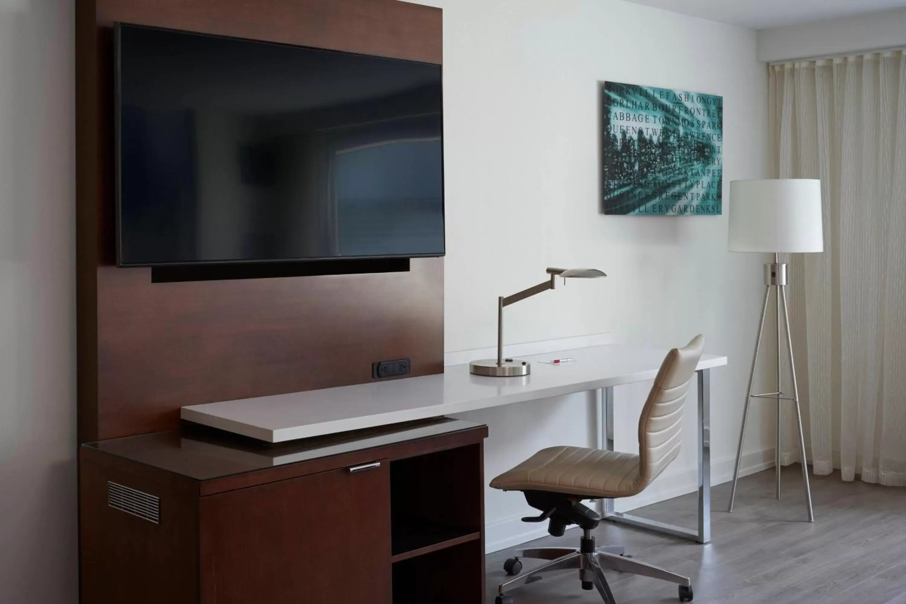 Photo of the whole room, TV/Entertainment Center in Toronto Marriott City Centre Hotel