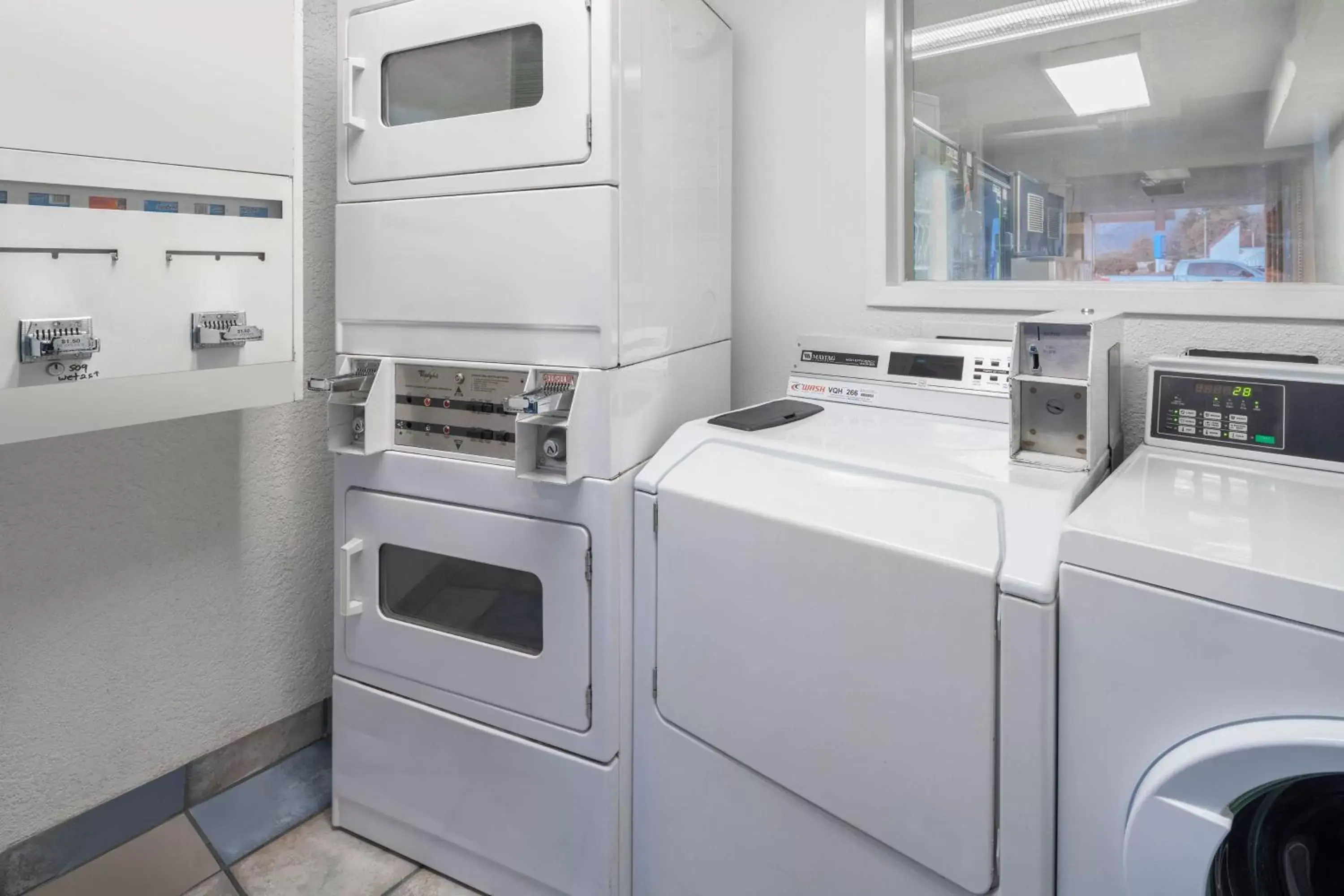 Property building in Motel 6-Carpinteria, CA - Santa Barbara - South Property building in Motel 6-Carpinteria, CA - Santa Barbara - South