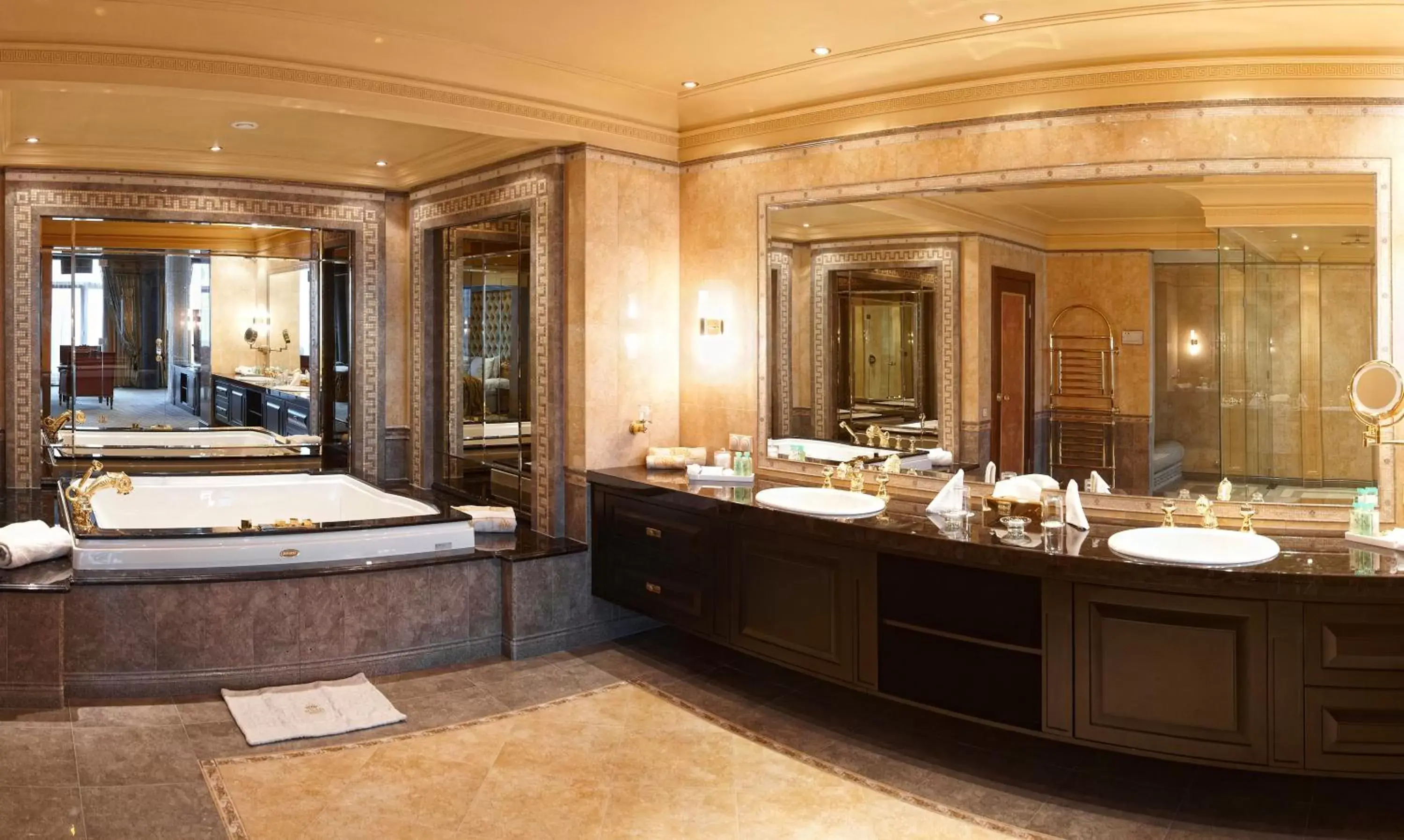 Hot Tub, Bathroom in Royal Casino SPA & Hotel Resort
