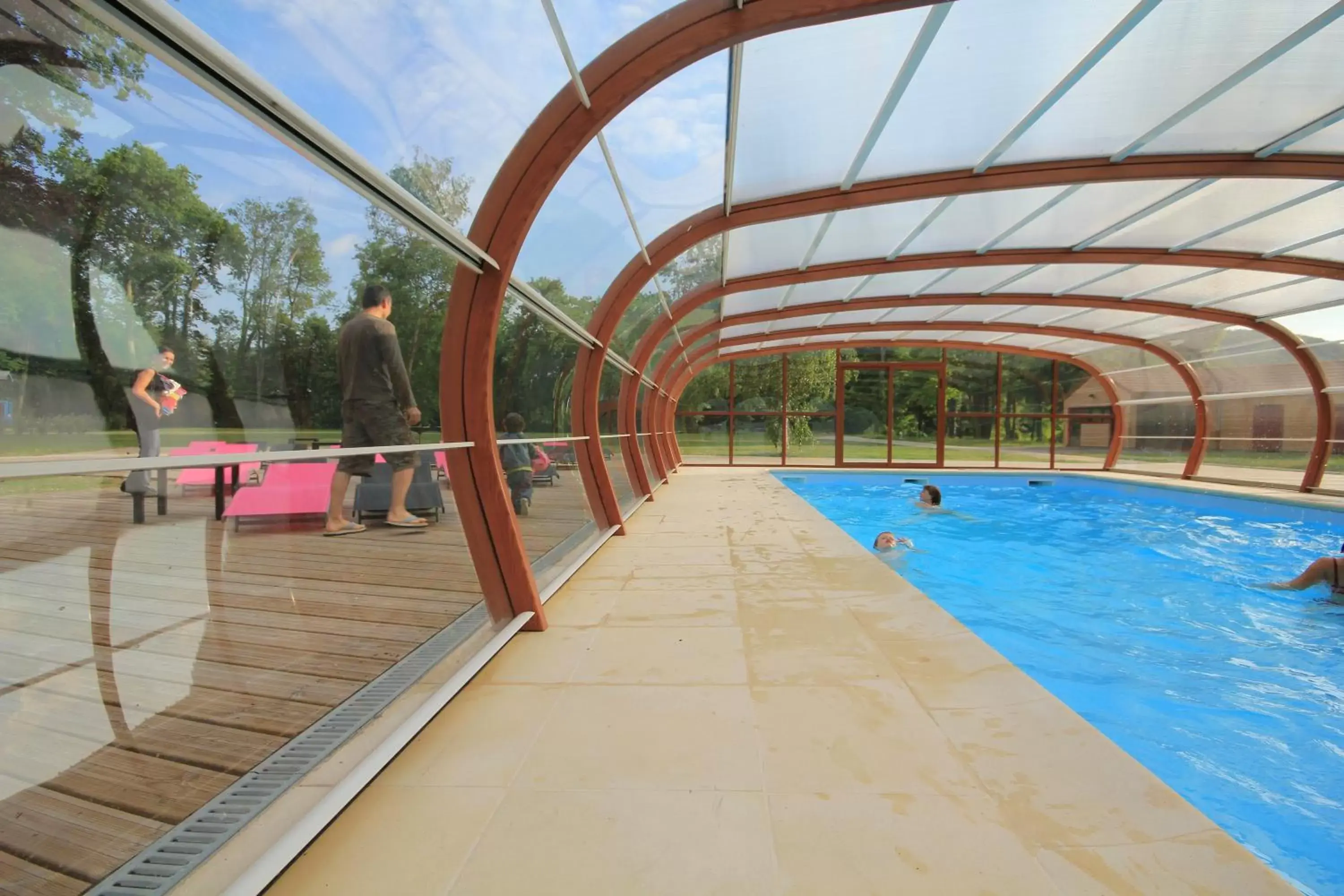 Swimming Pool in Le Village de la Champagne - Slowmoov