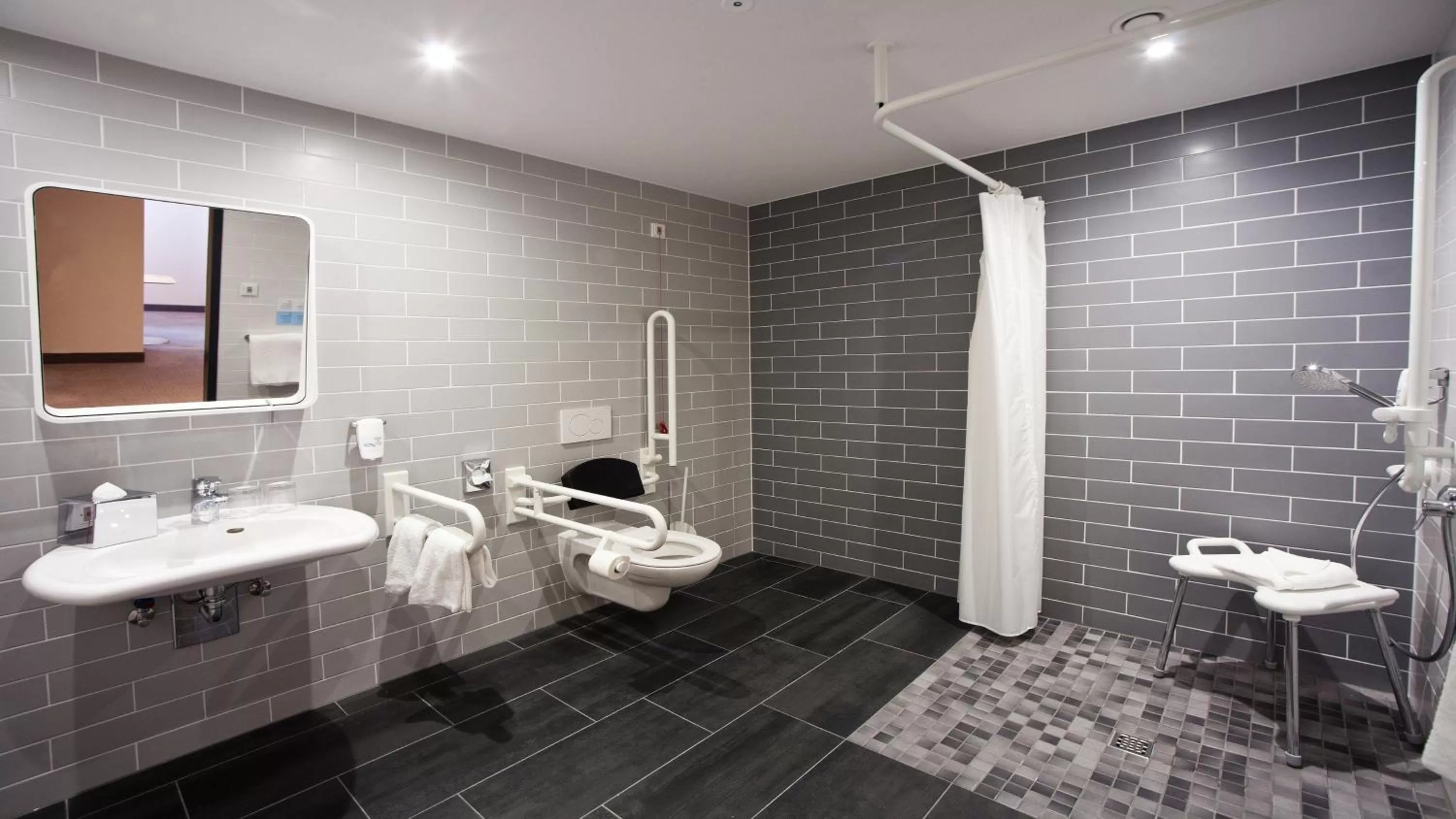 Shower in Holiday Inn Express - Saarbrücken by IHG