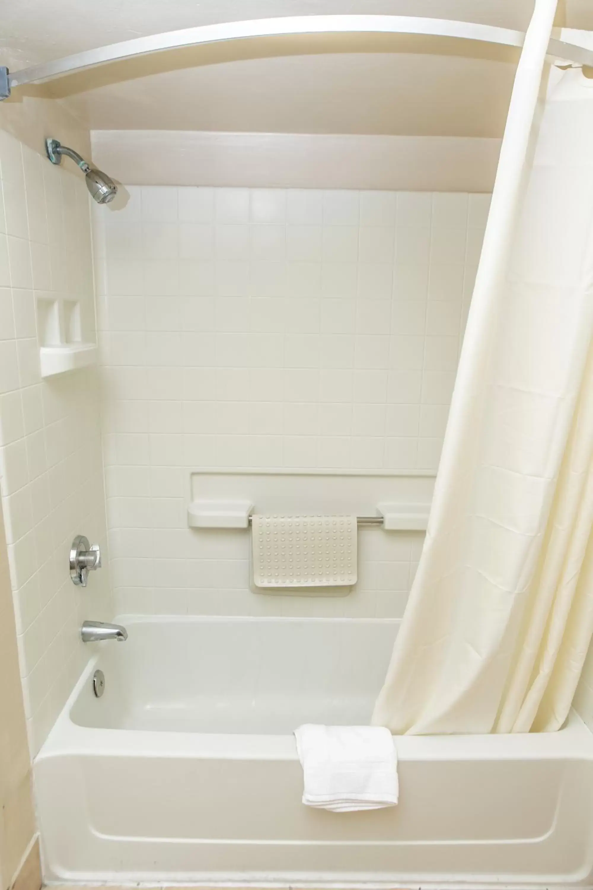 Shower, Bathroom in Pelican Inn