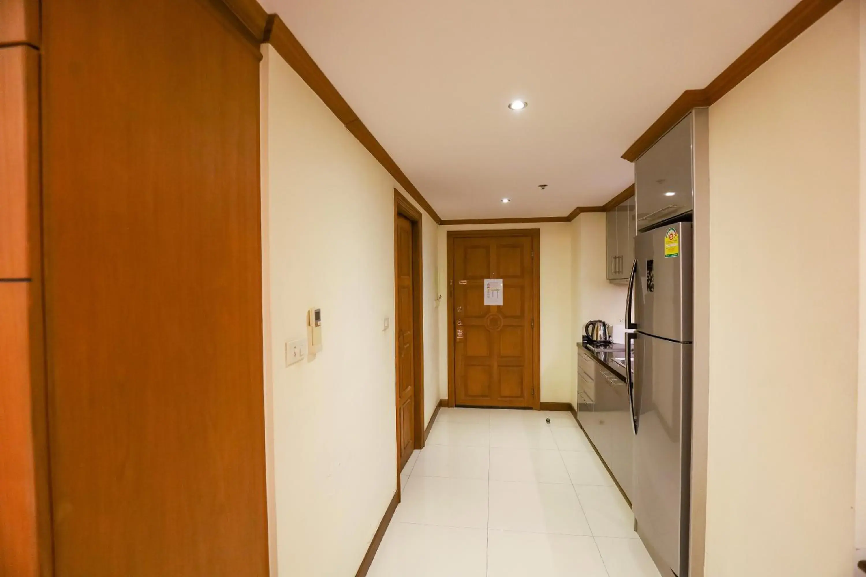 Kitchen or kitchenette in Tara Court Hotel