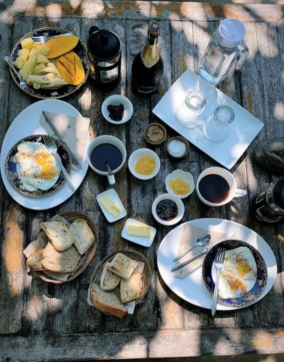 Breakfast in Villa Kalachuchi V.K