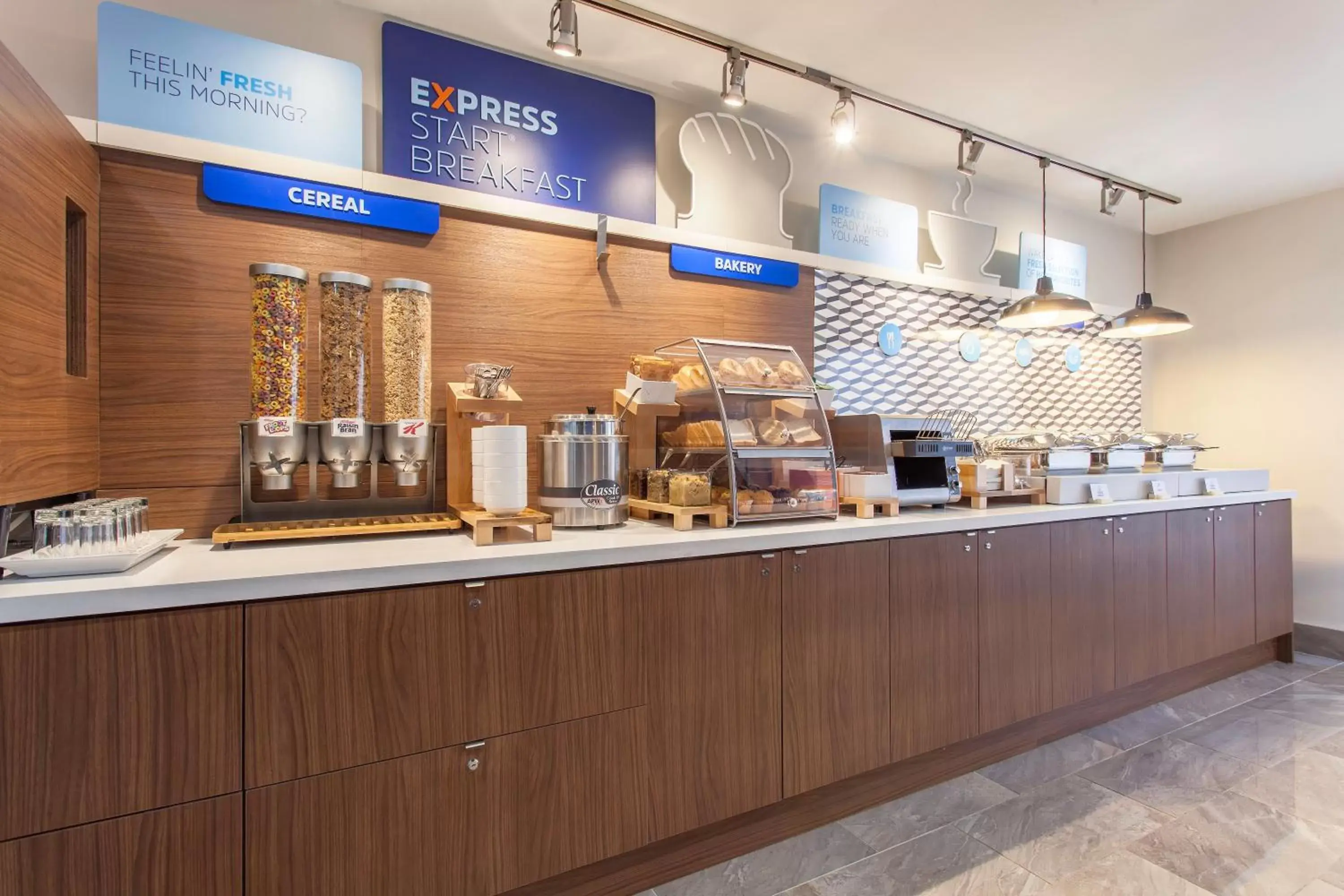 Breakfast, Restaurant/Places to Eat in Holiday Inn Express & Suites Mississauga-Toronto Southwest, an IHG Hotel