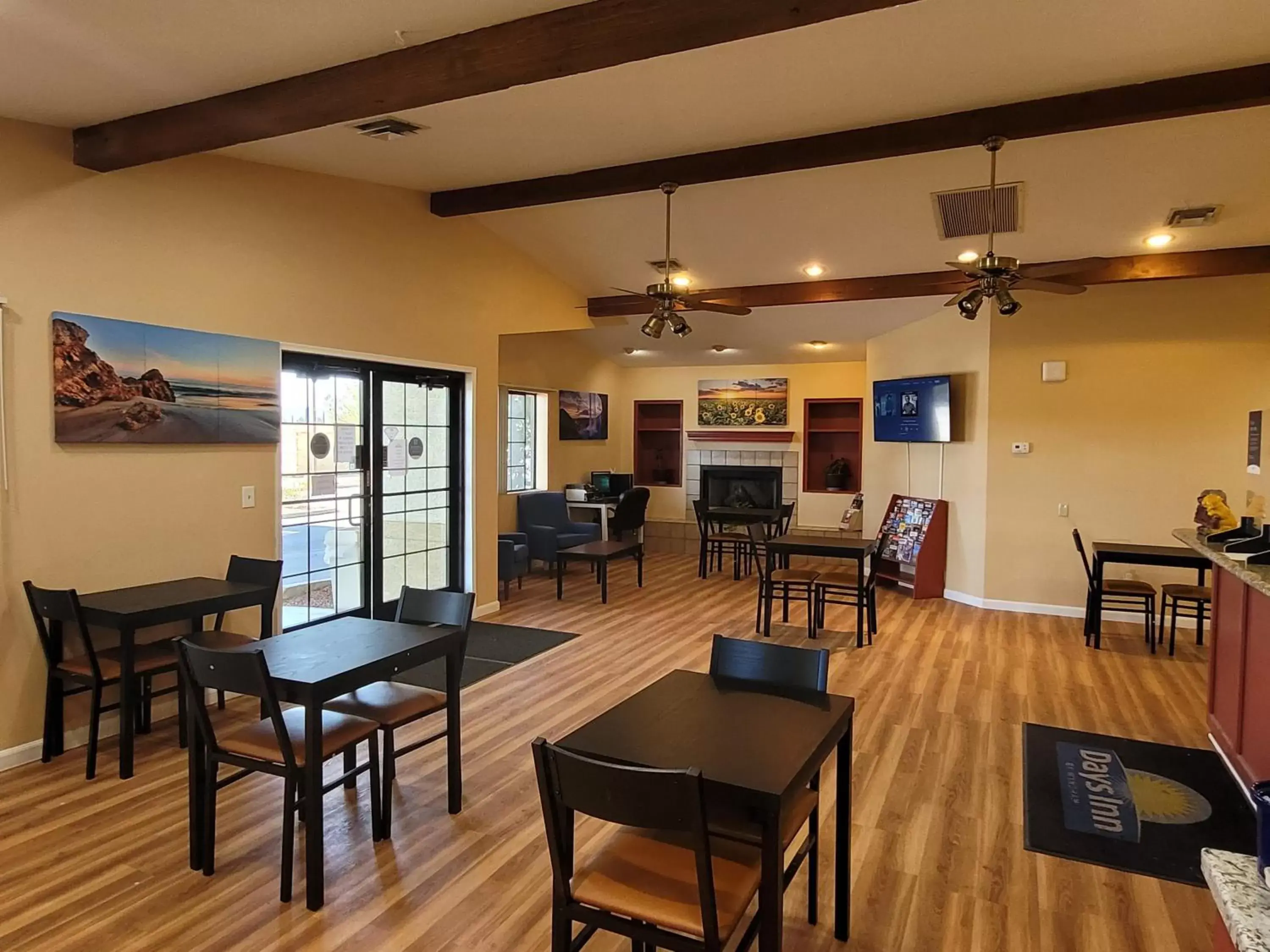 Lobby or reception, Restaurant/Places to Eat in Days Inn by Wyndham Willcox