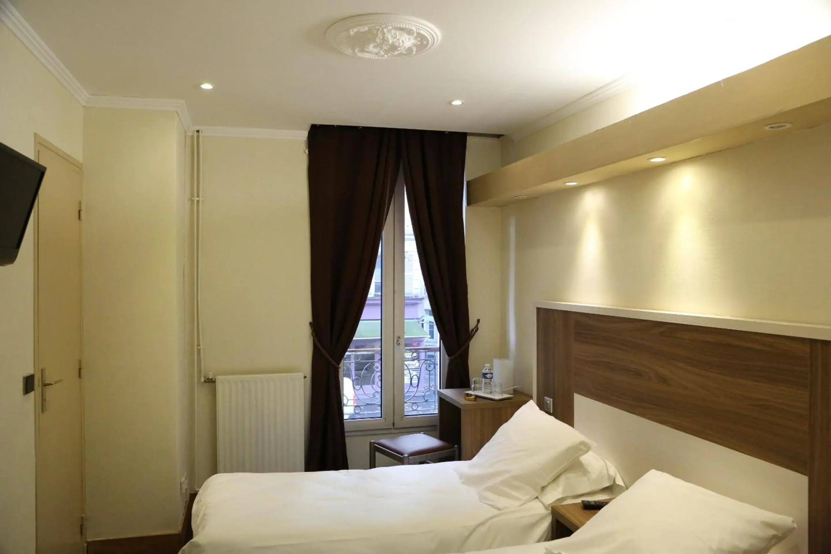 Bedroom, Bed in Grand Hotel Nouvel Opera