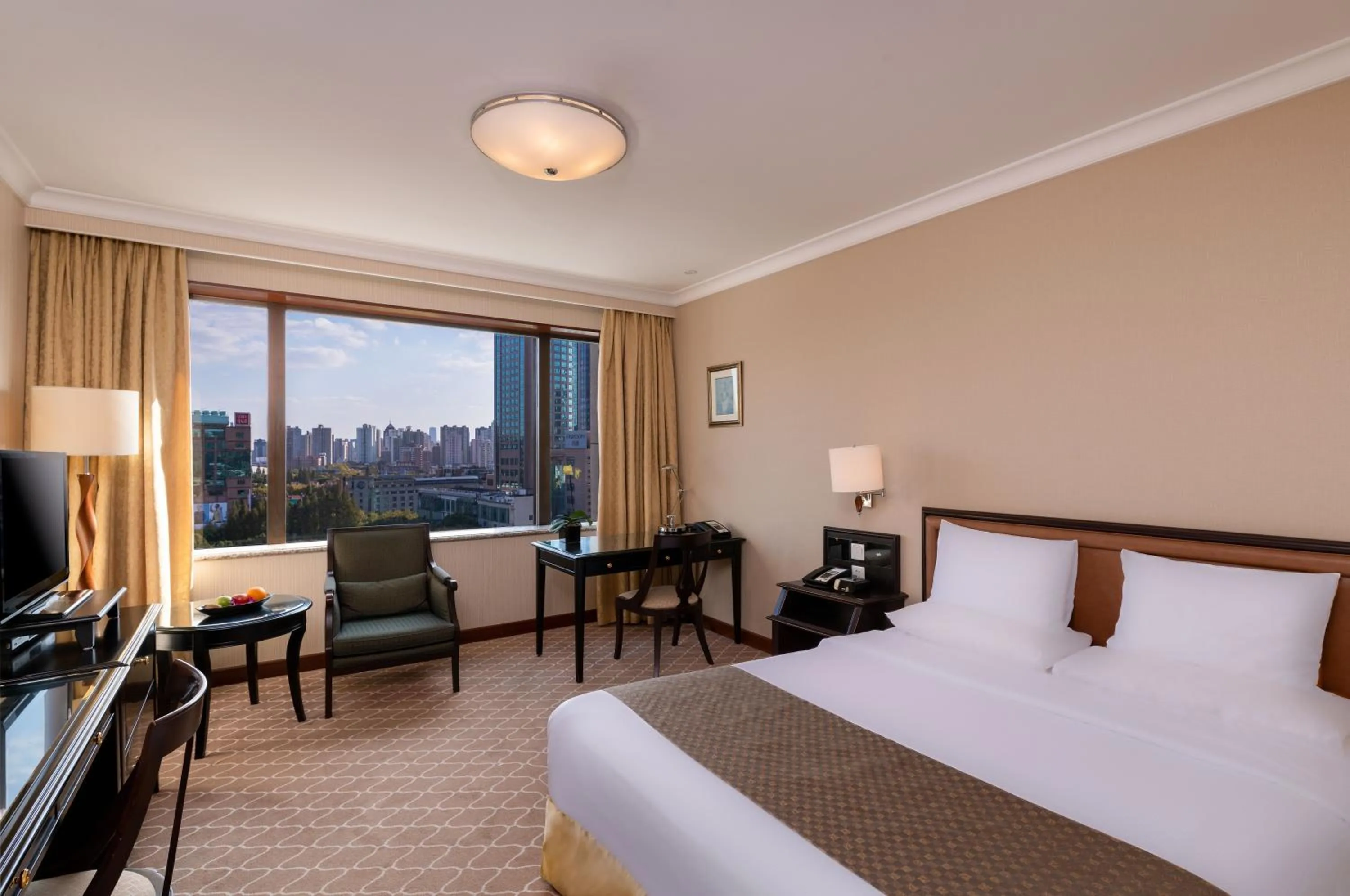 Photo of the whole room, Bed in Okura Garden Hotel Shanghai