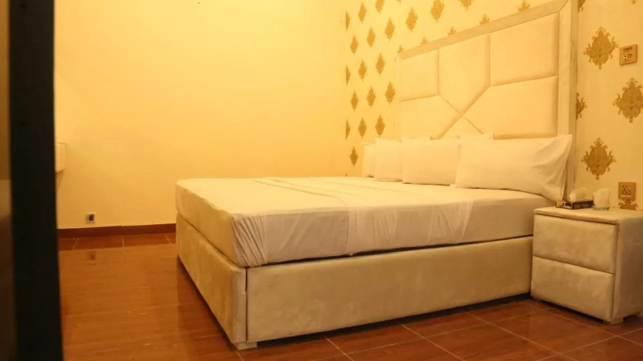 Bed in HOTEL DE SMART Multan