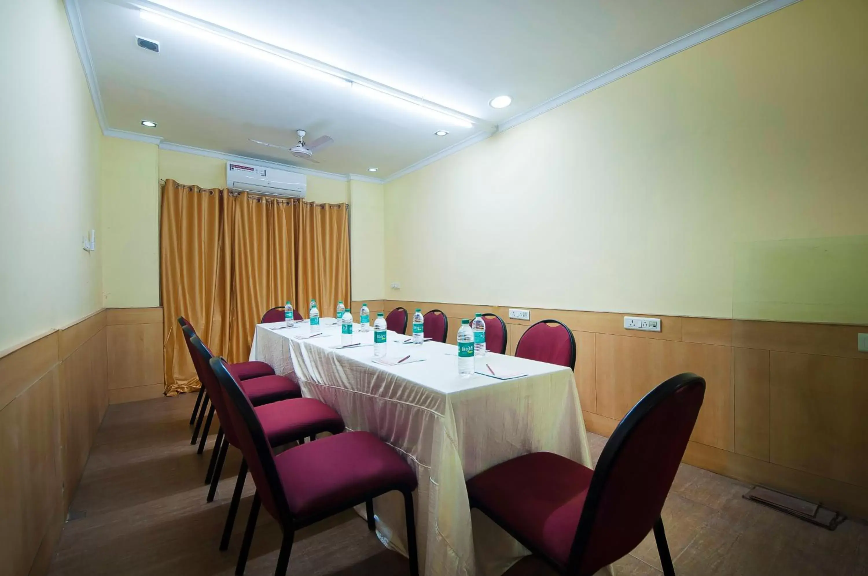 Meeting/conference room in The Oakland Plaza by Orion Hotels