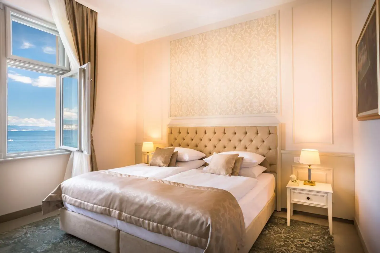 Bedroom, Bed in Hotel Palace Bellevue