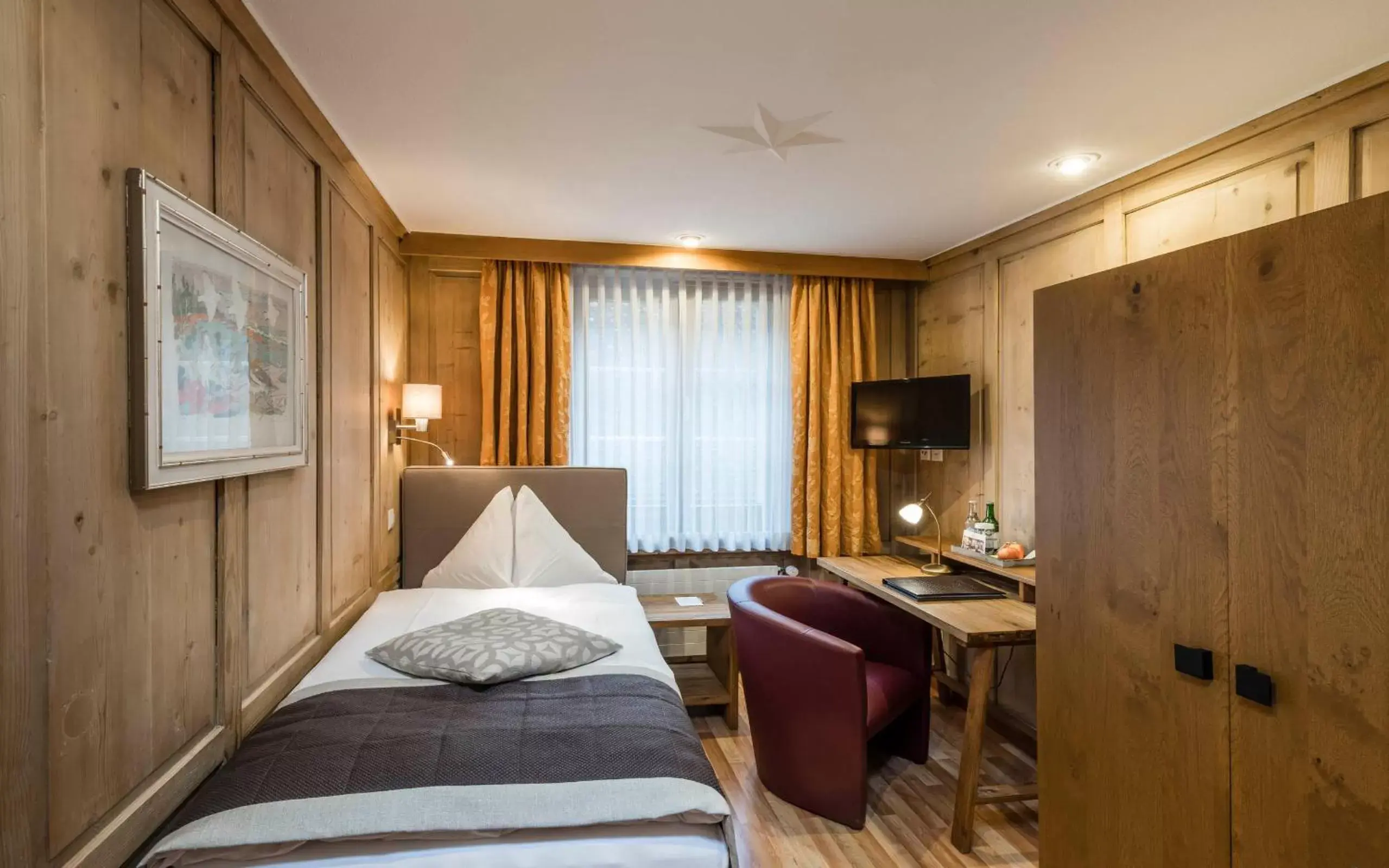 Bedroom, Bed in Hotel Stern Chur