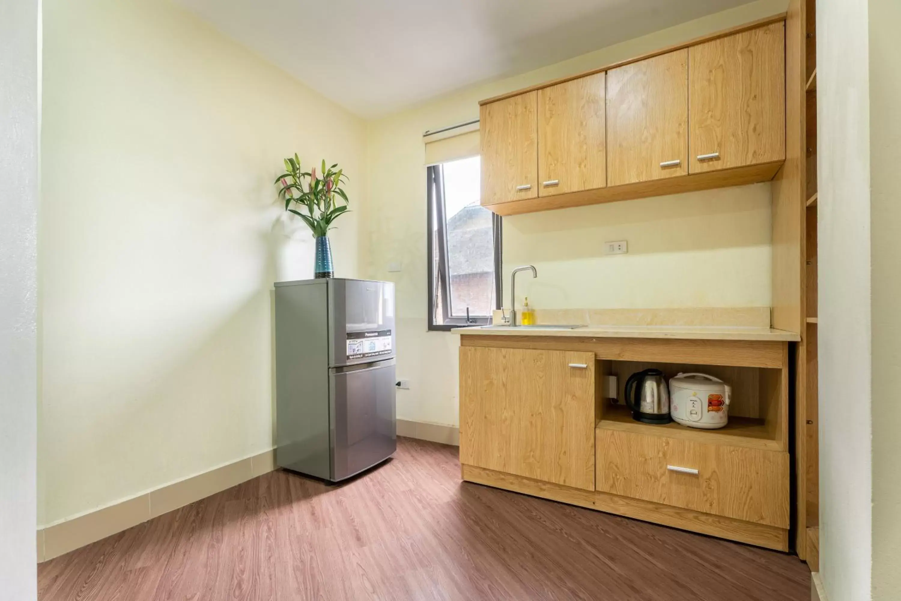 kitchen, Kitchen/Kitchenette in Granda Trung Hoa Apartment