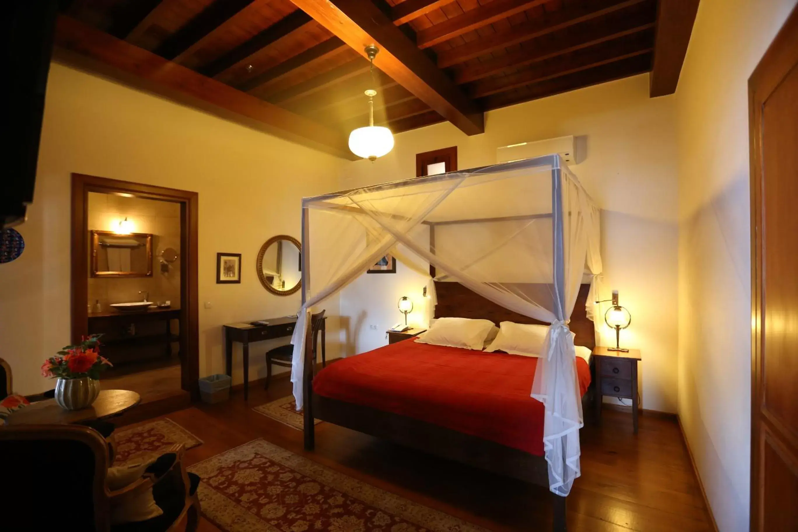 Bed, Bunk Bed in Hotel Villa Turka