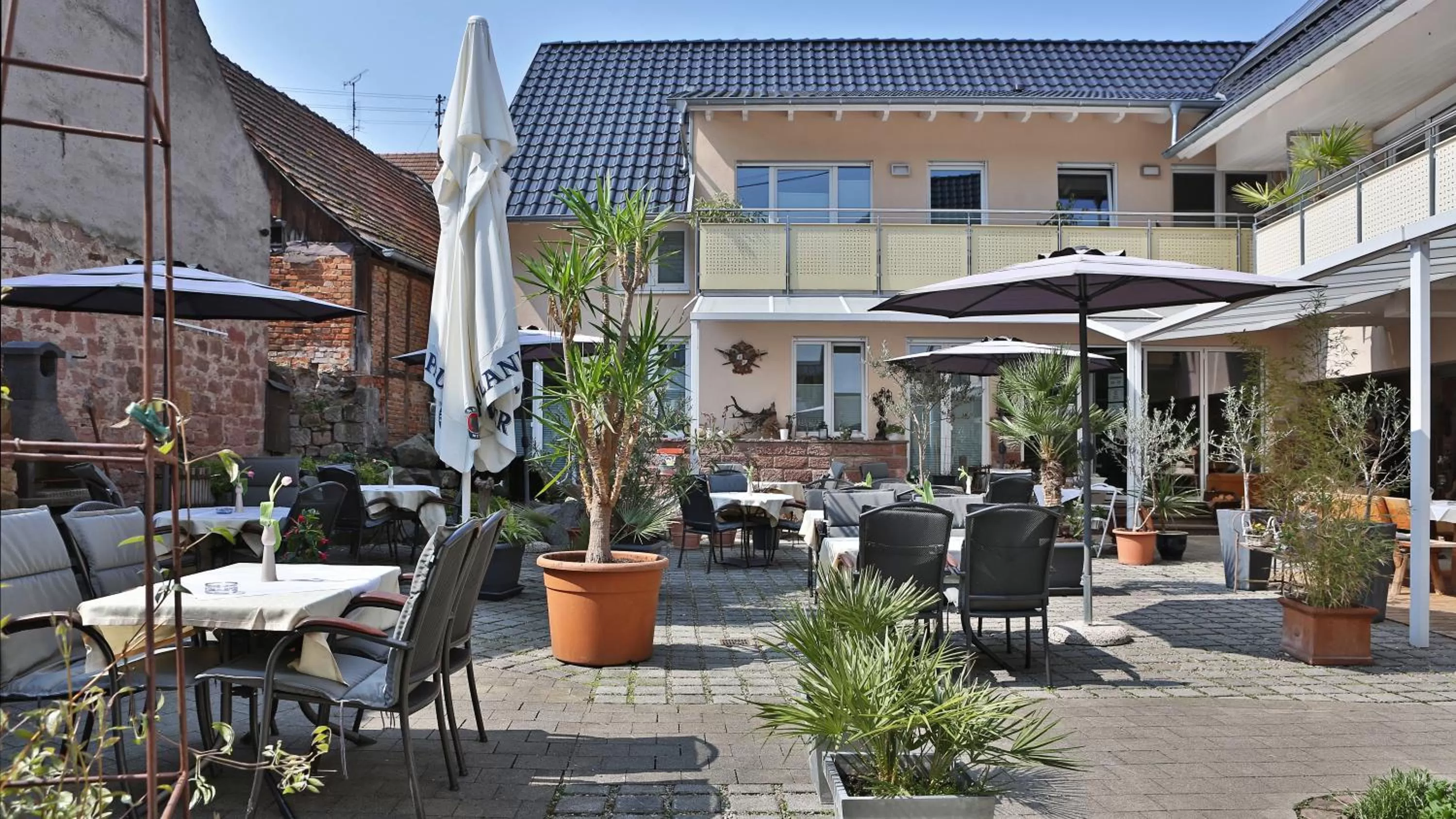 Patio in Burgers Hotel