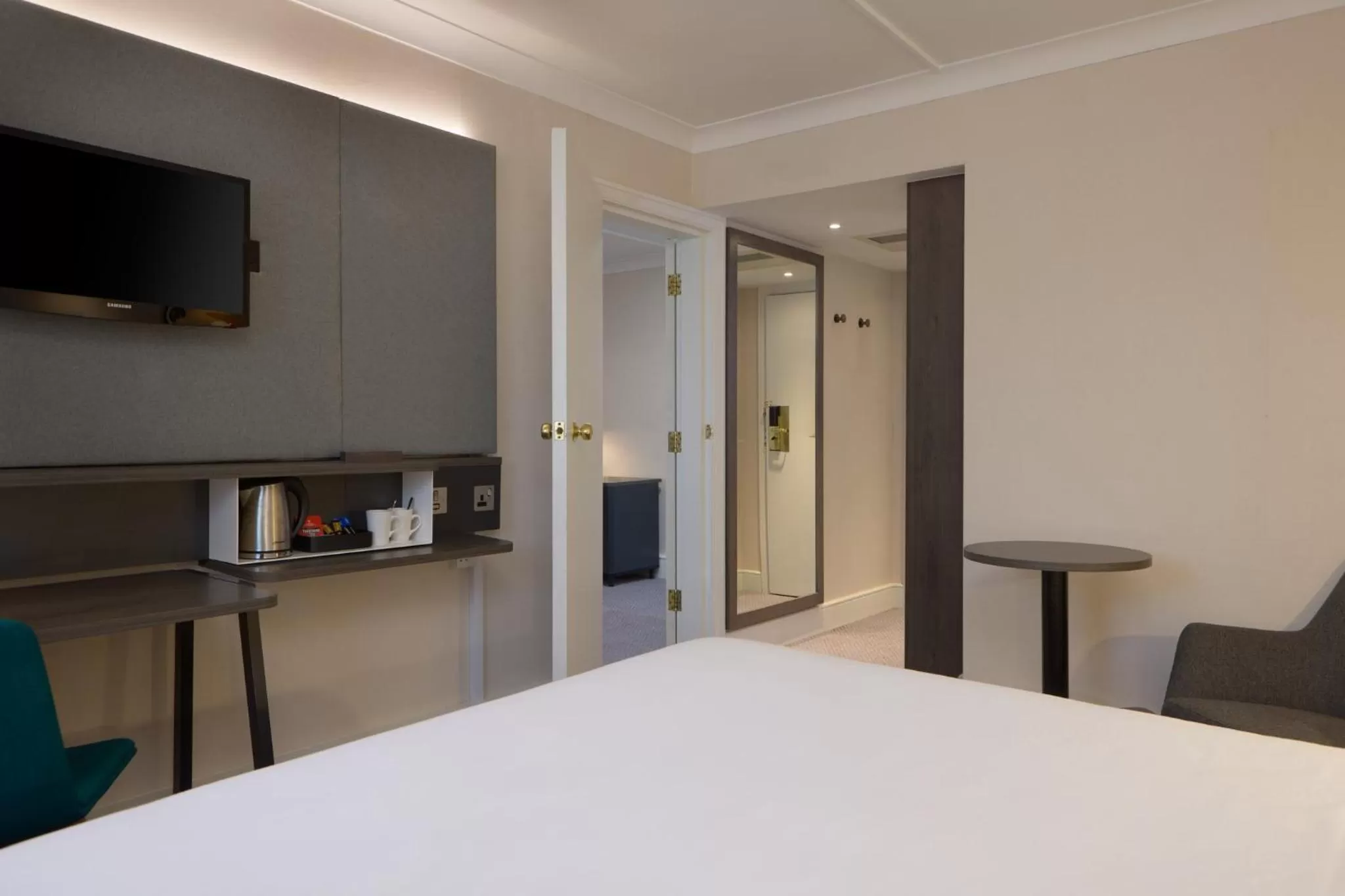 Lobby or reception, Bed in Holiday Inn Bolton Centre by IHG