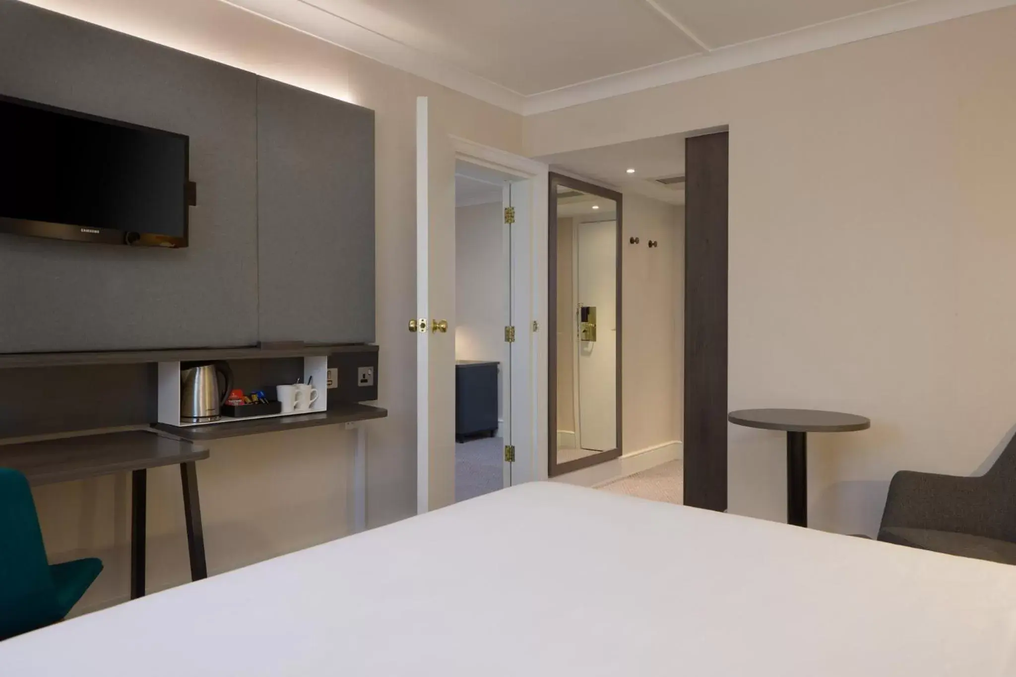 Lobby or reception, Bed in Holiday Inn Bolton Centre by IHG Lobby or reception, Bed in Holiday Inn Bolton Centre by IHG