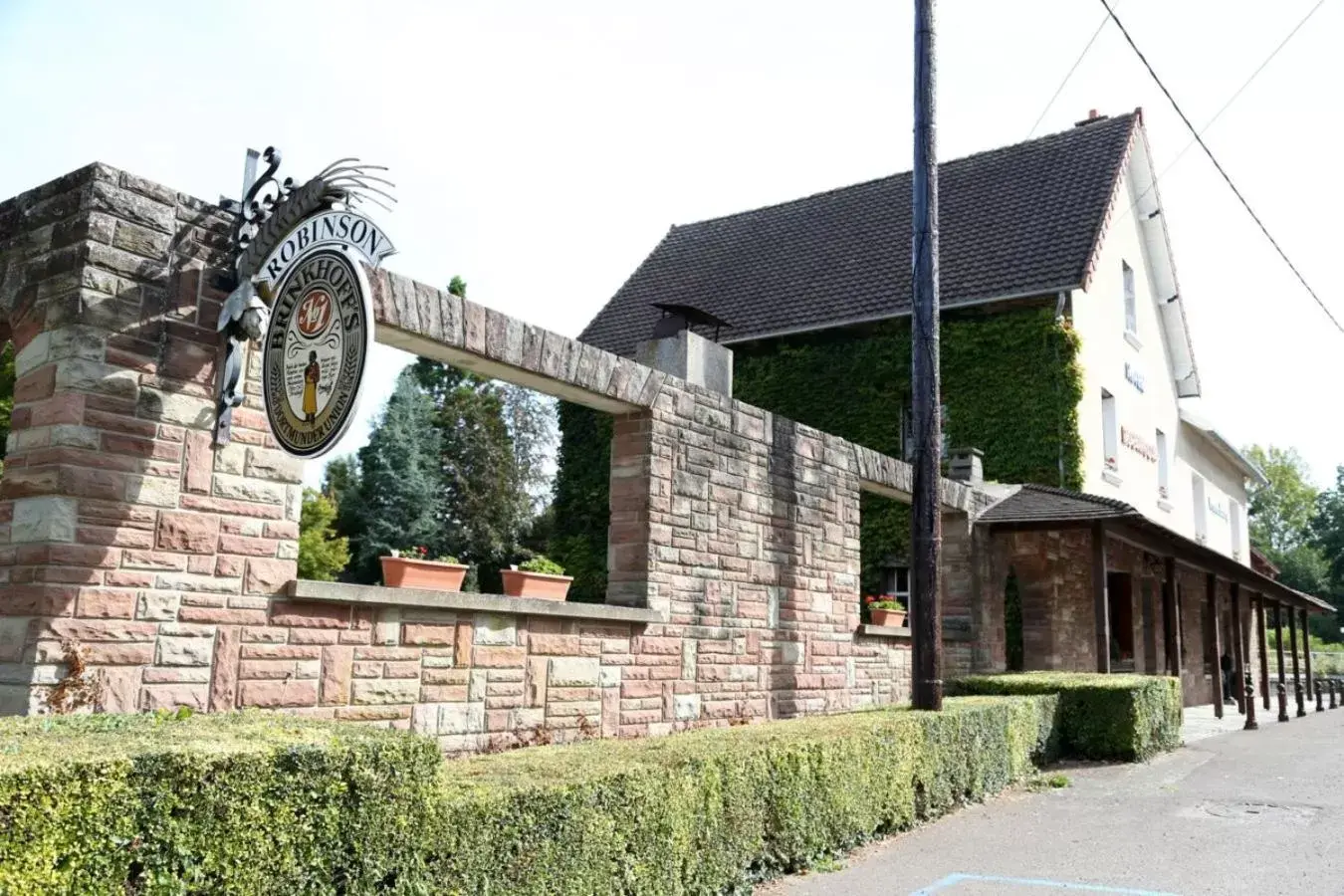 Facade/entrance, Property Building in Le Robinson