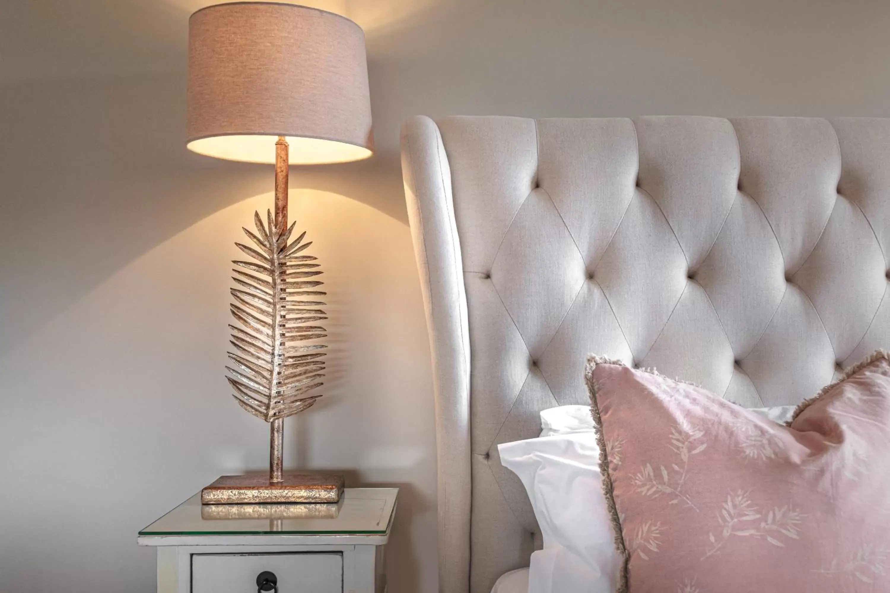 Bed, Seating Area in The Packhorse Inn